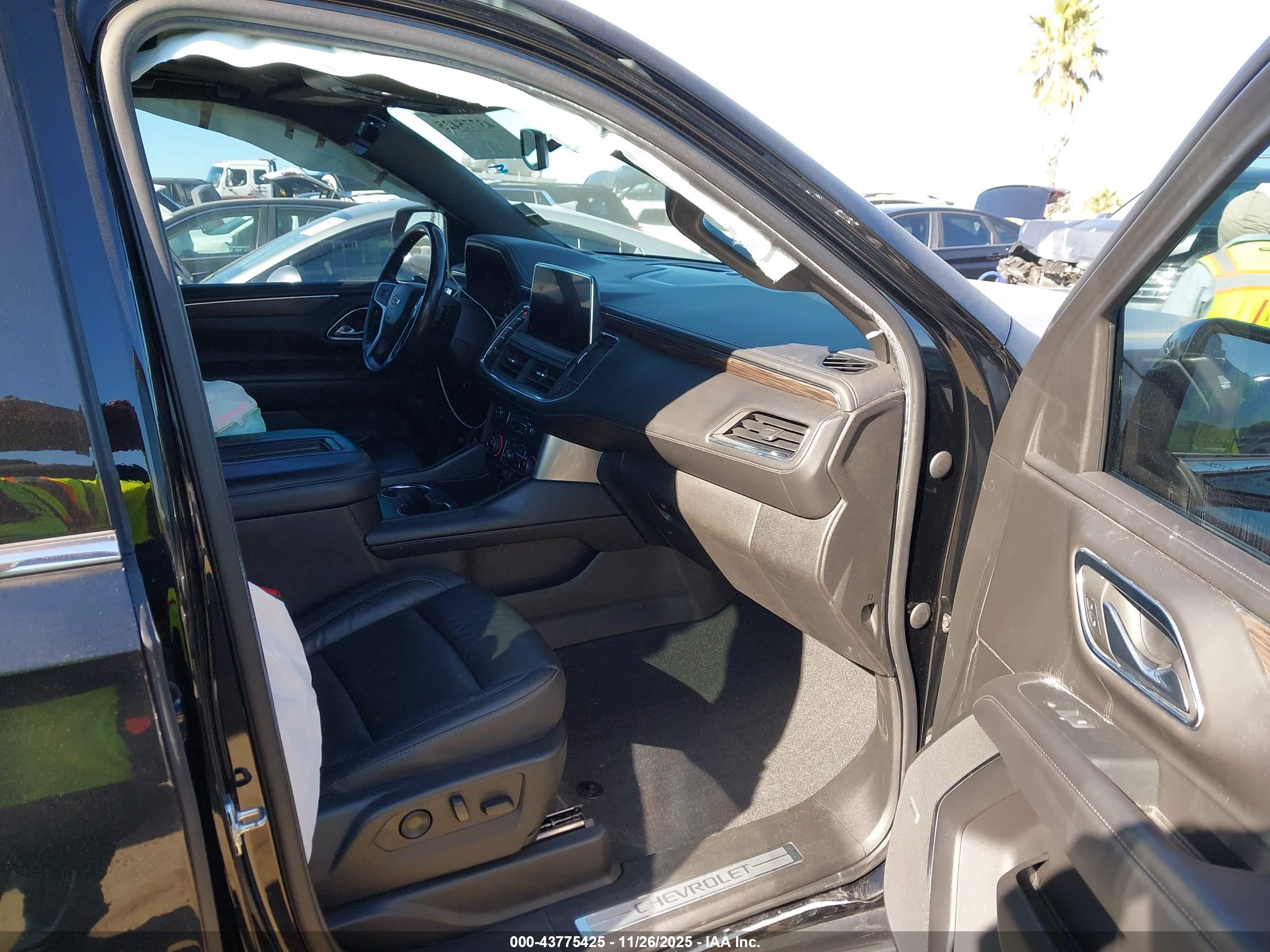 CHEVROLET SUBURBAN image 5