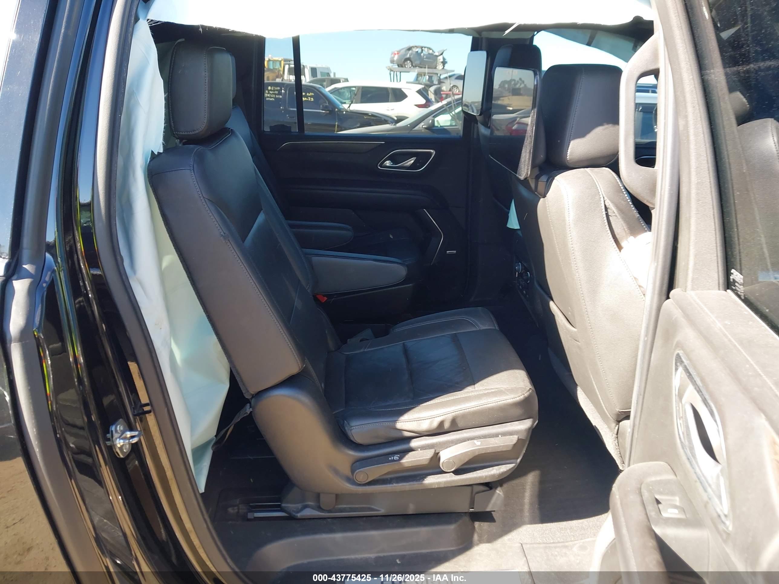 CHEVROLET SUBURBAN image 8