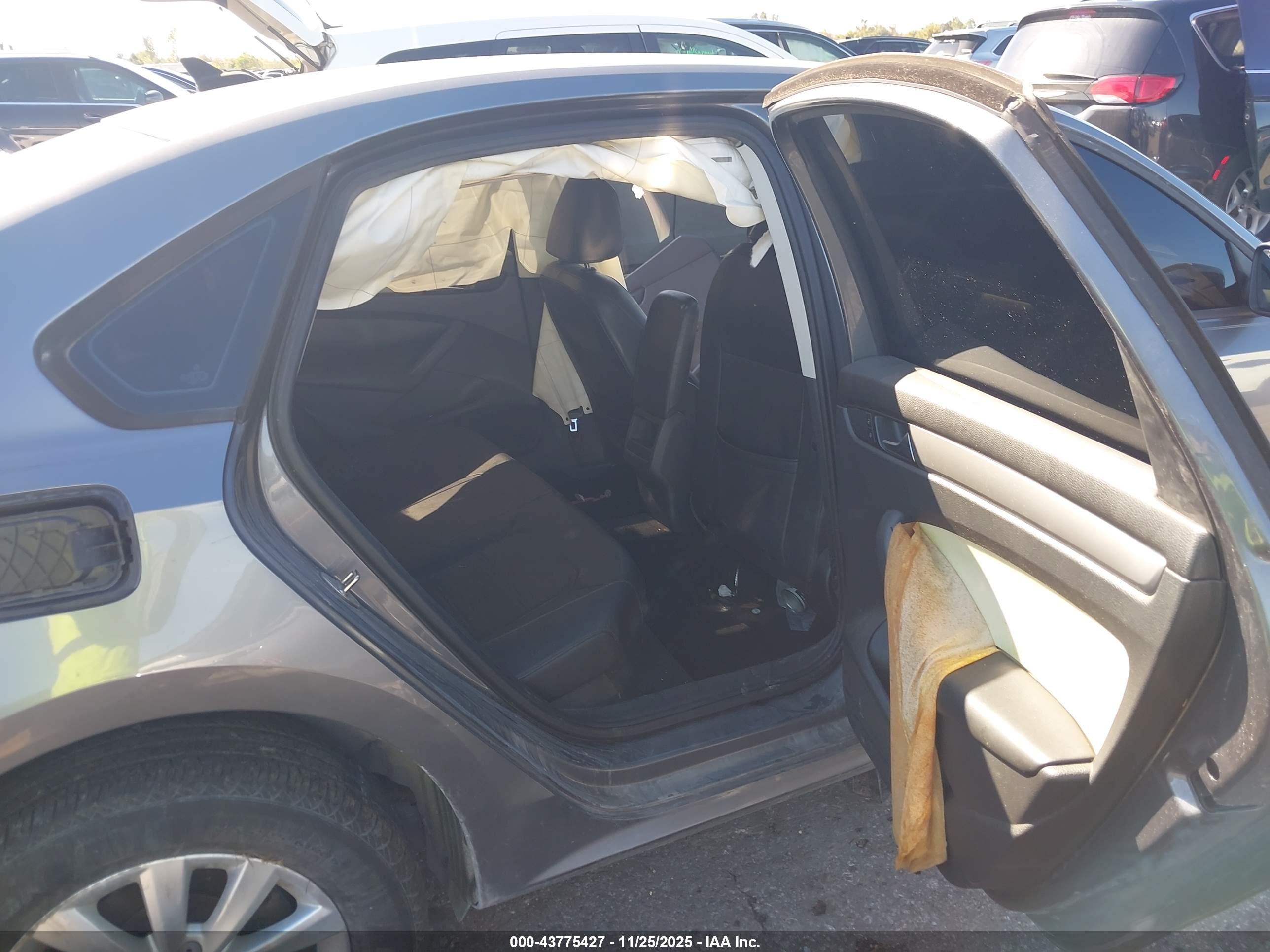 VOLKSWAGEN PASSAT image 8