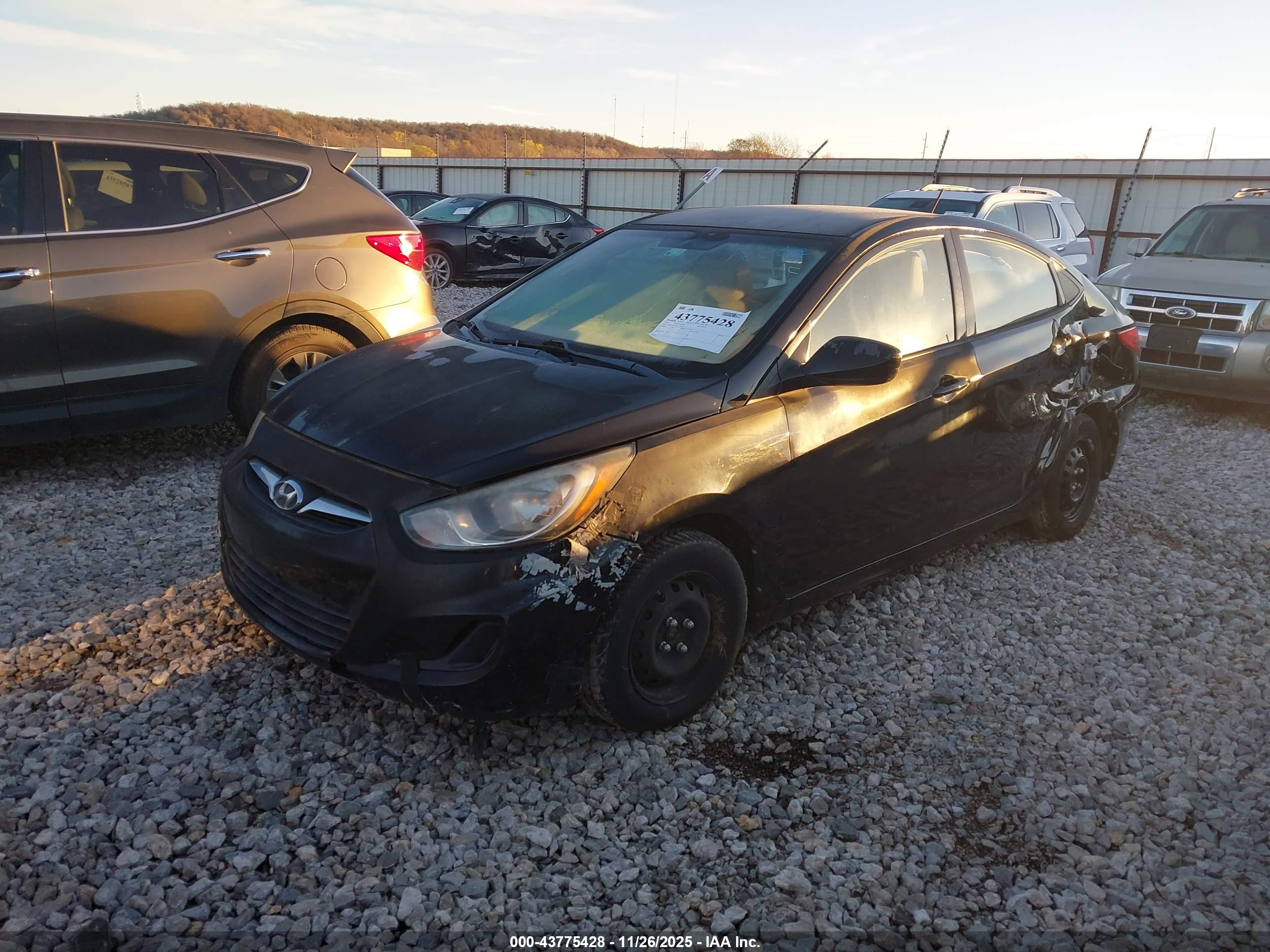 HYUNDAI ACCENT image 2