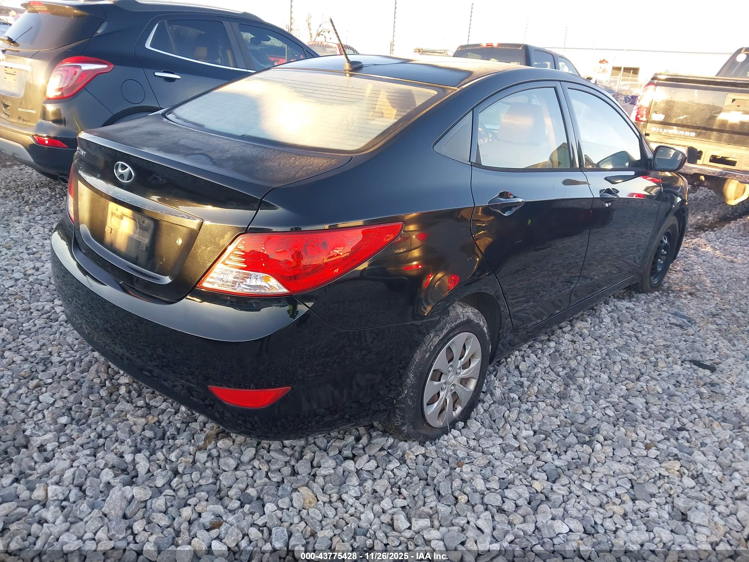 HYUNDAI ACCENT image 4
