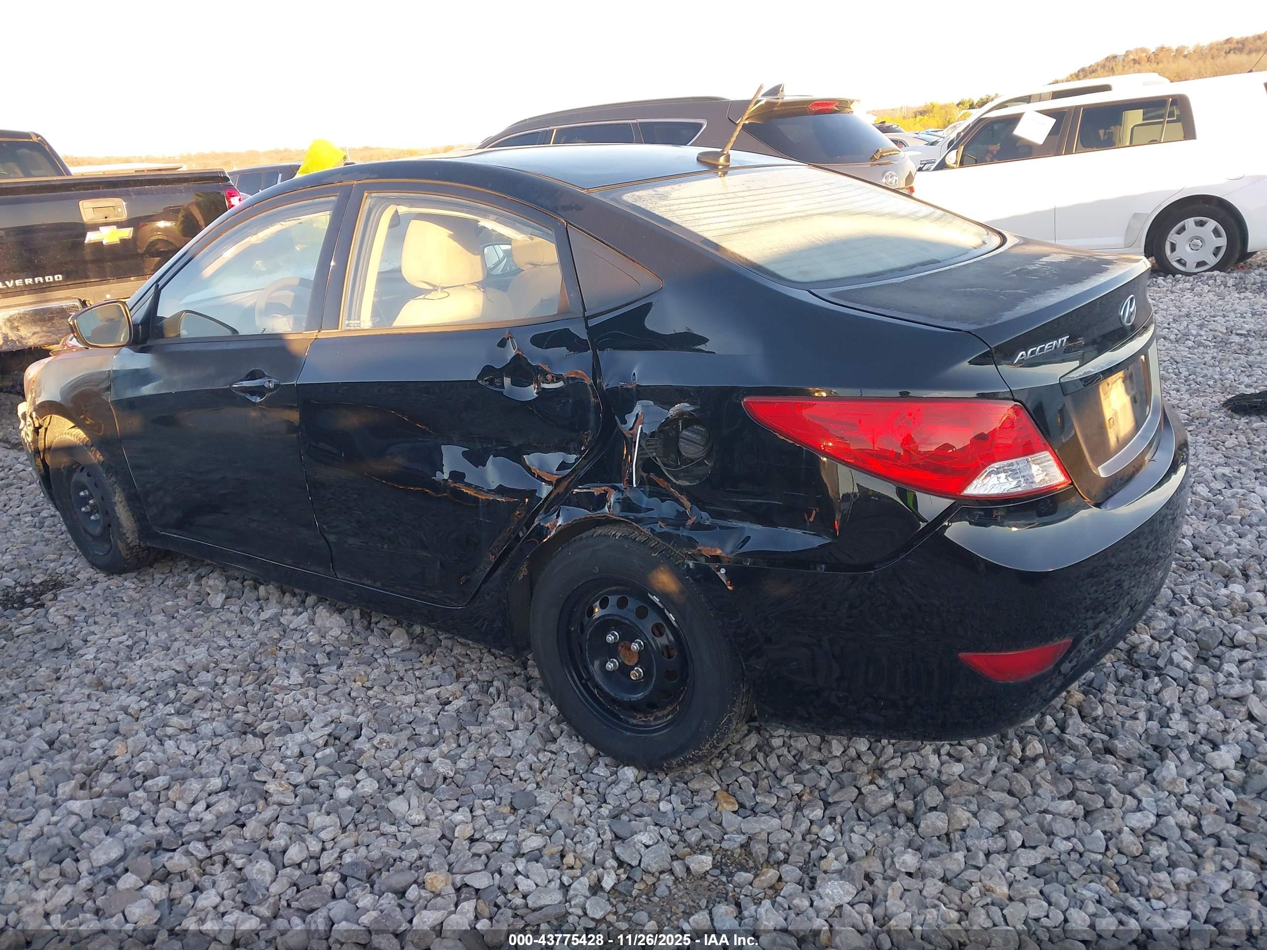 HYUNDAI ACCENT image 6