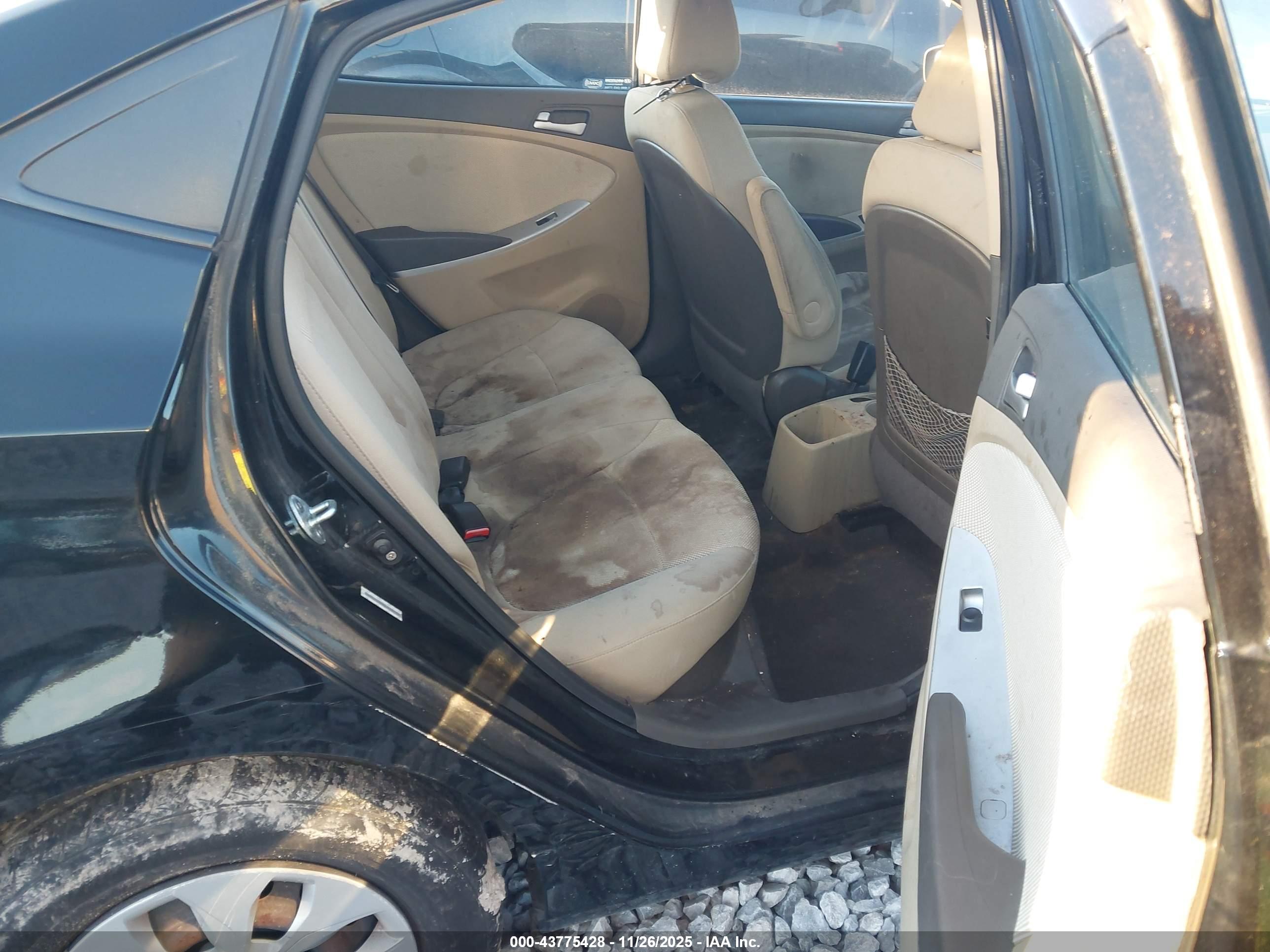 HYUNDAI ACCENT image 8