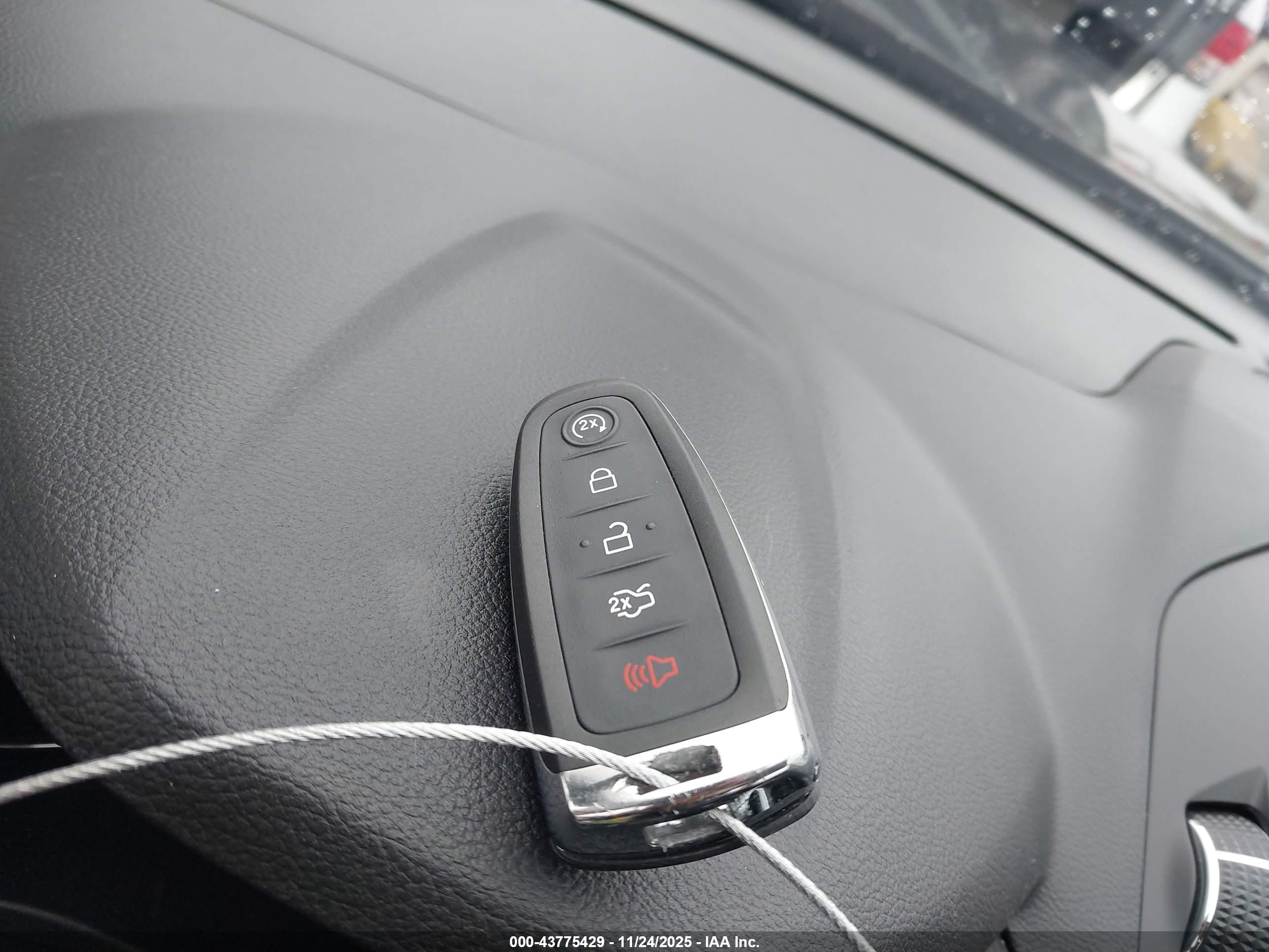 FORD C-MAX image 11