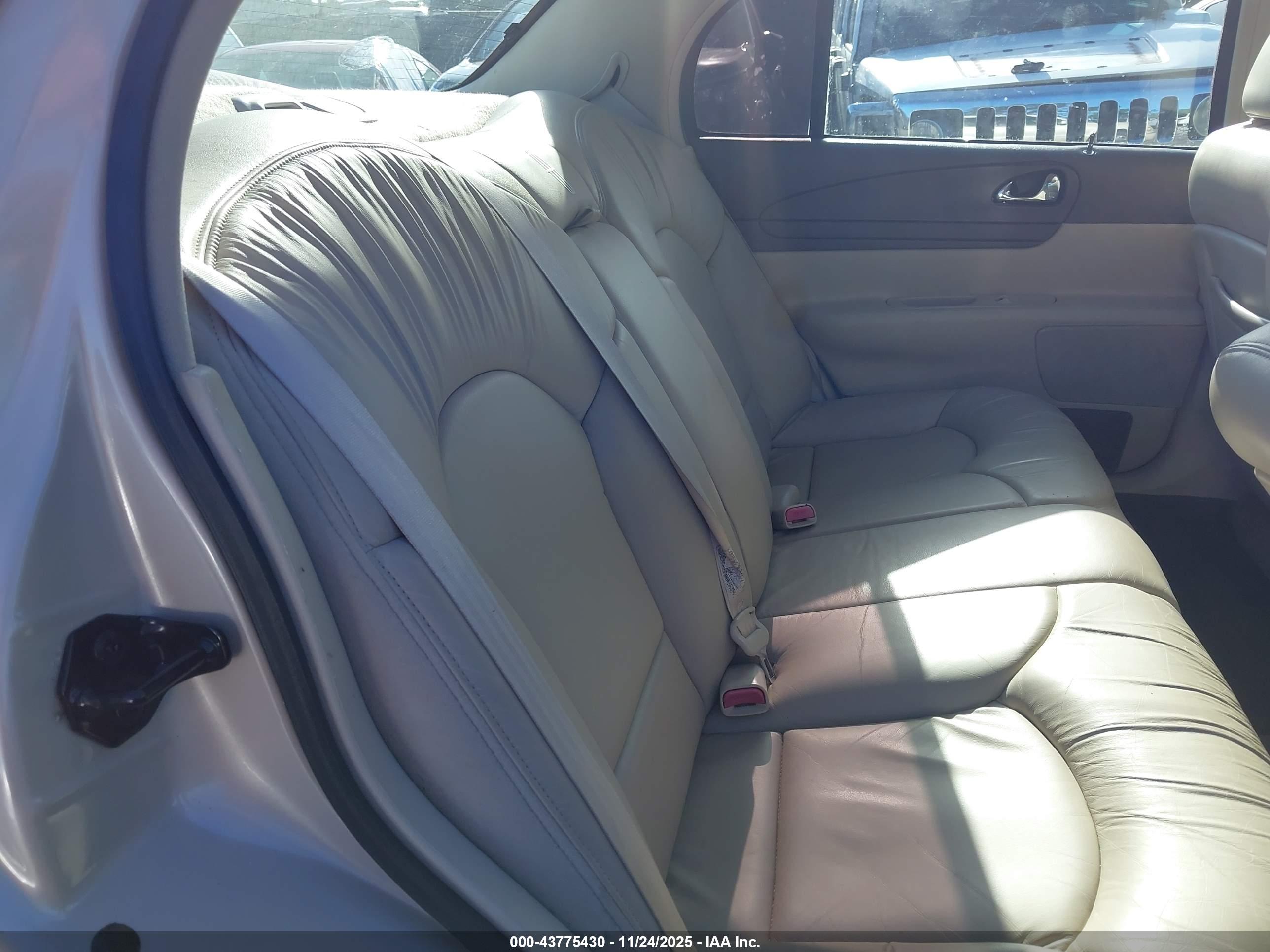 LINCOLN CONTINENTAL image 8