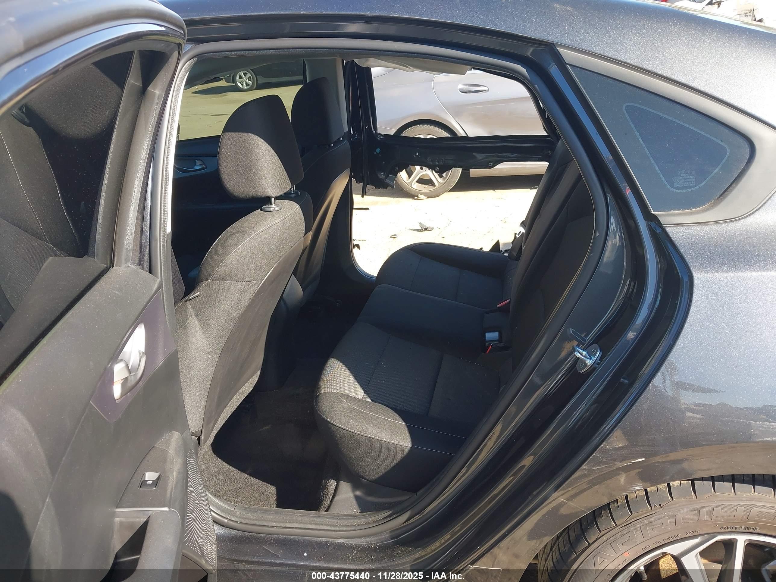 KIA FORTE image 8