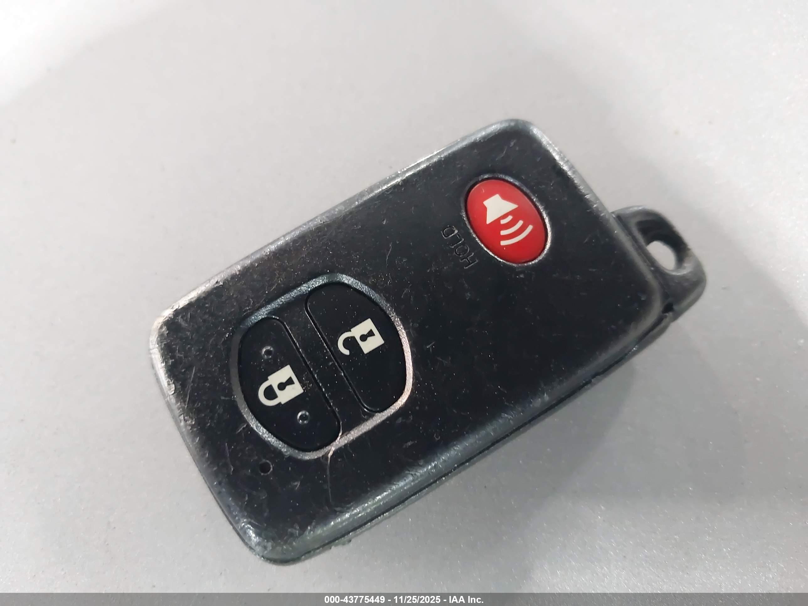 TOYOTA PRIUS image 11