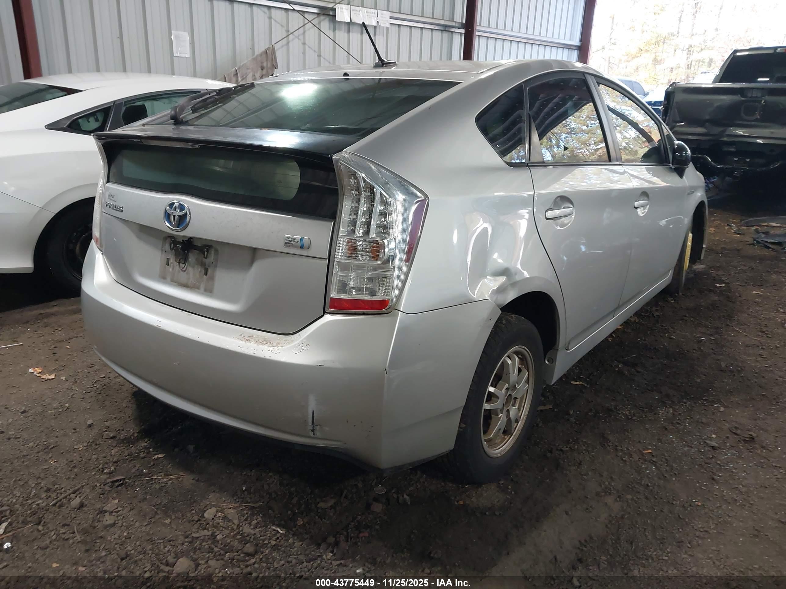 TOYOTA PRIUS image 4