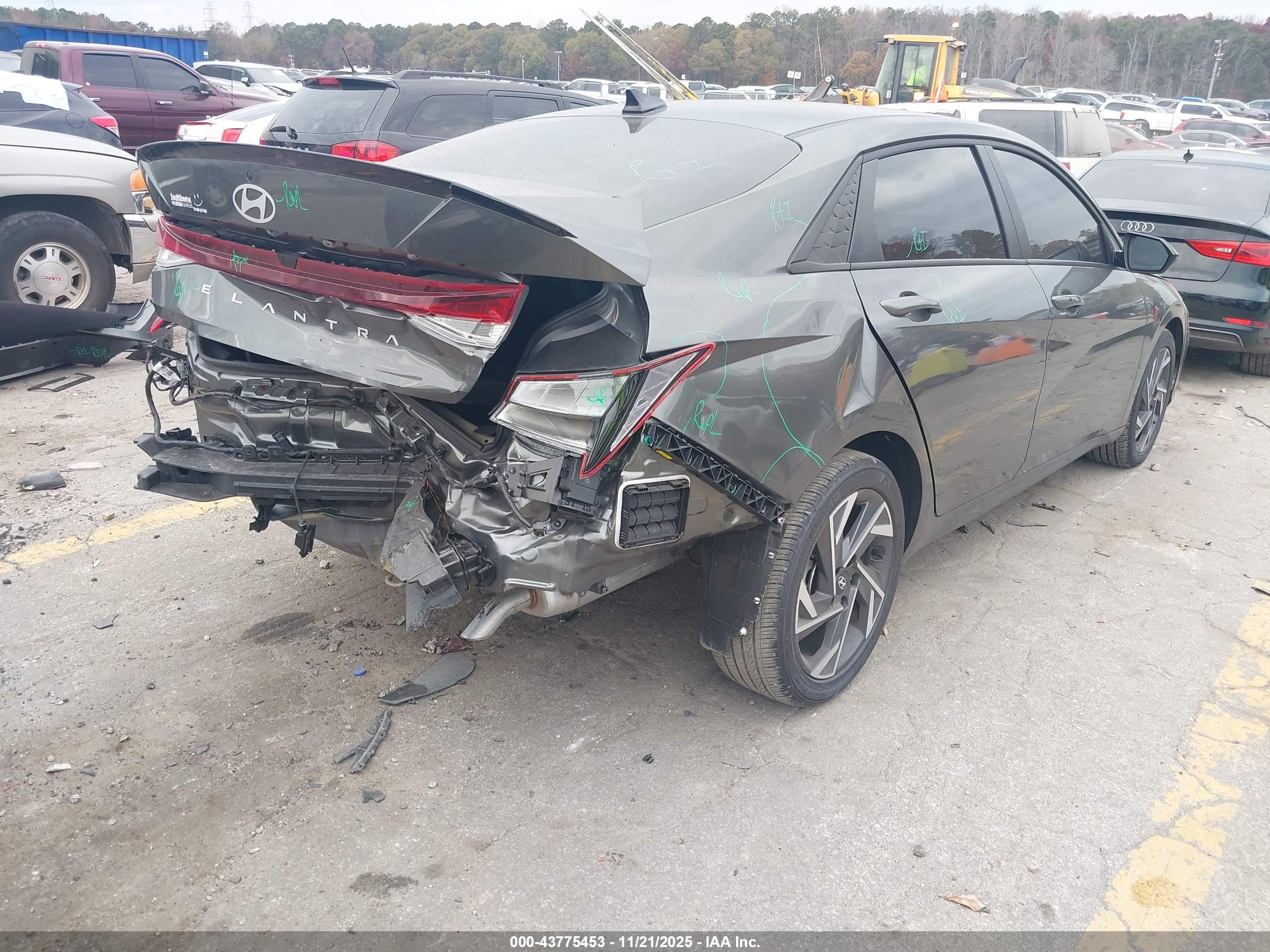 HYUNDAI ELANTRA image 4