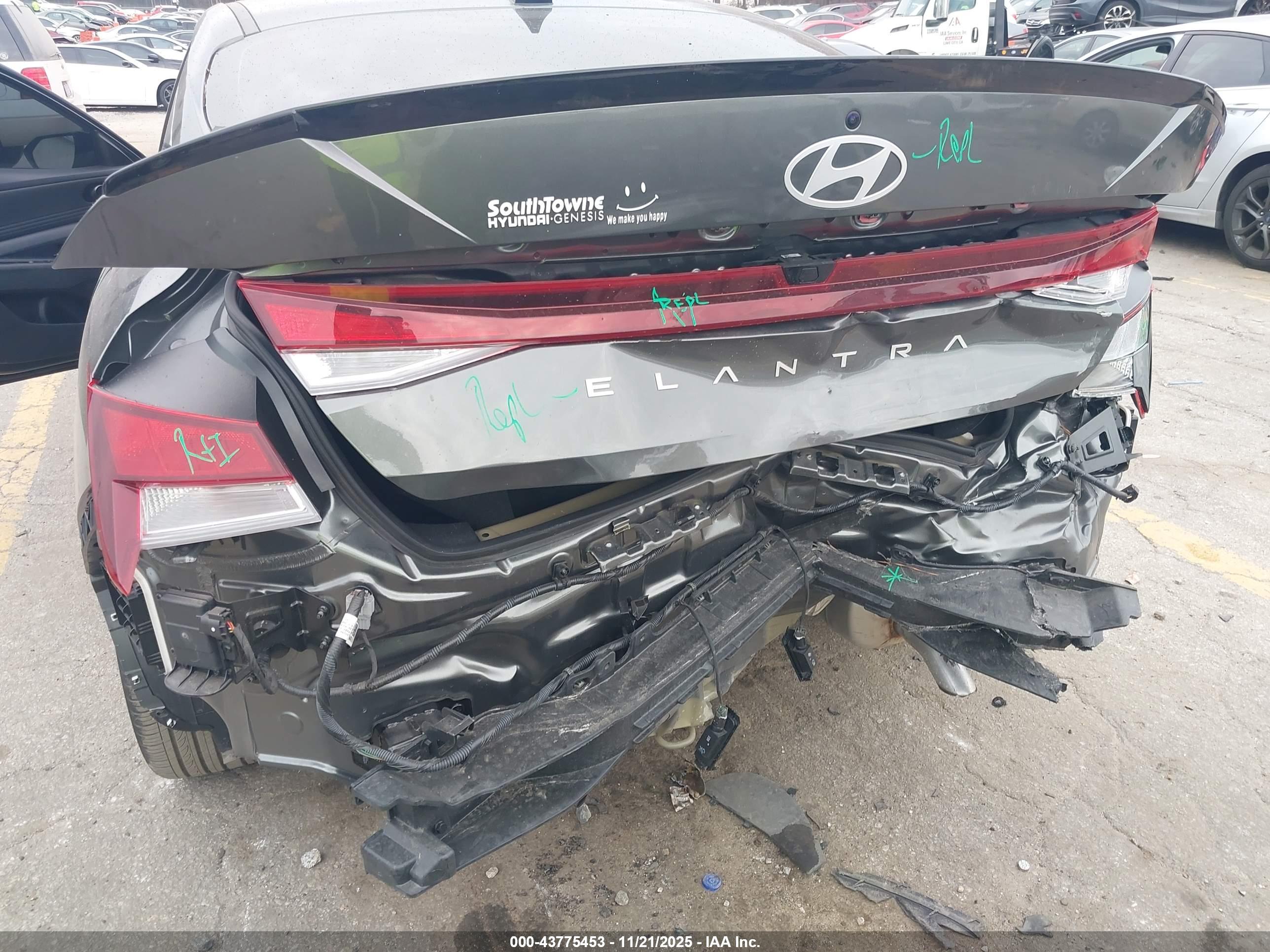 HYUNDAI ELANTRA image 6