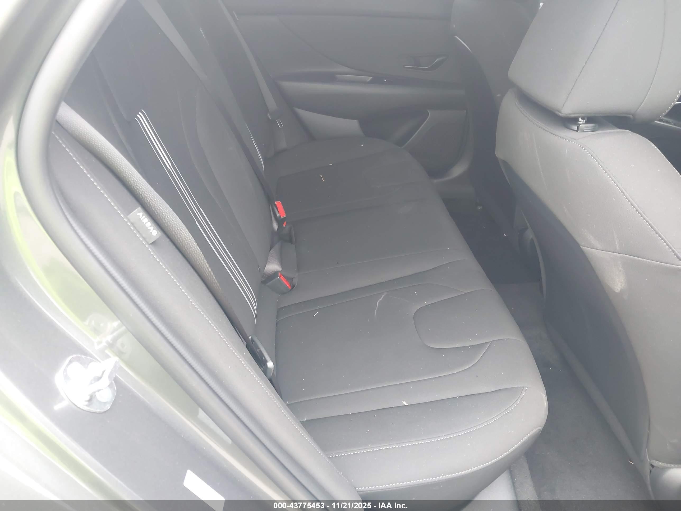 HYUNDAI ELANTRA image 8