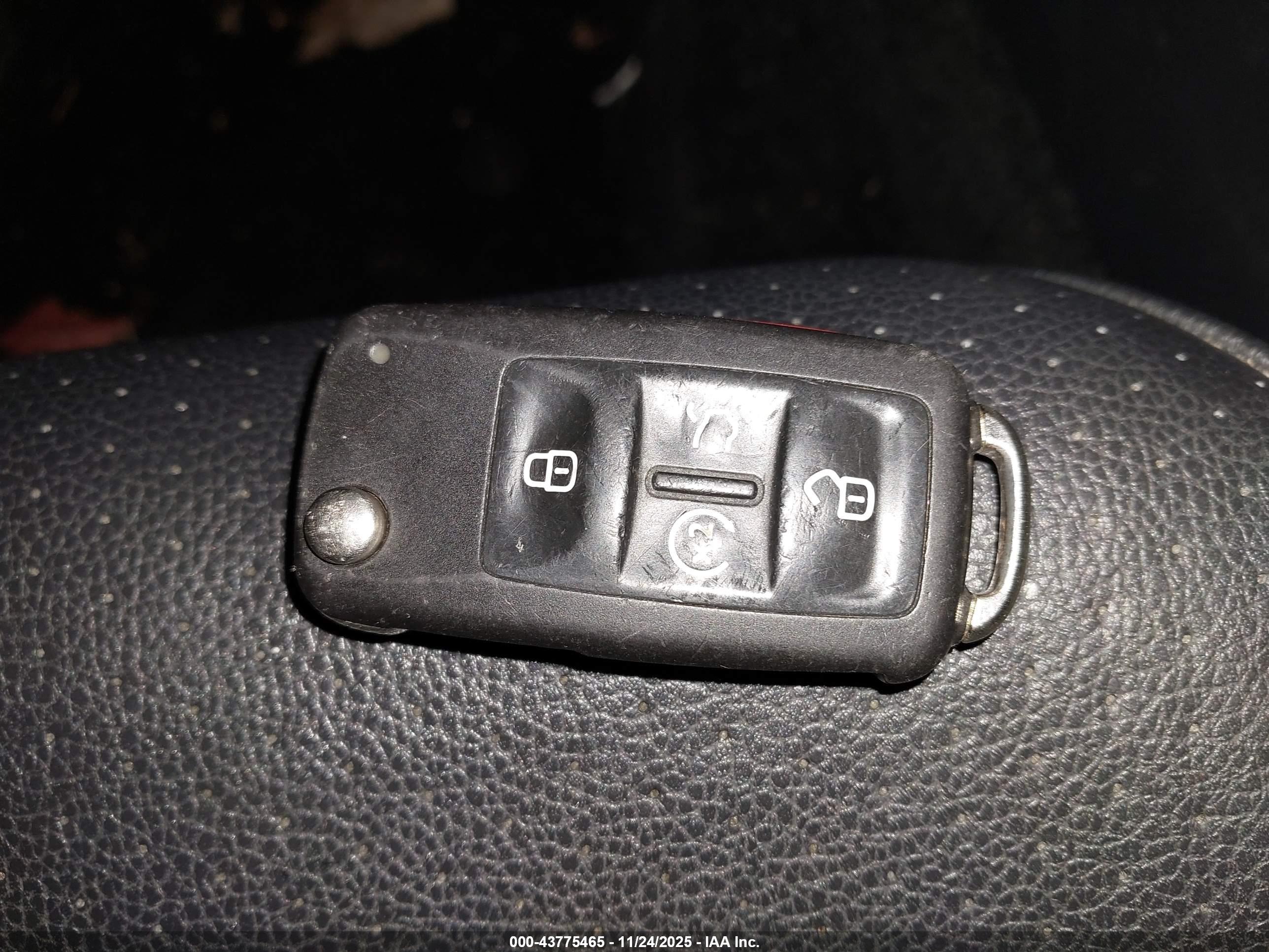 VOLKSWAGEN PASSAT image 11