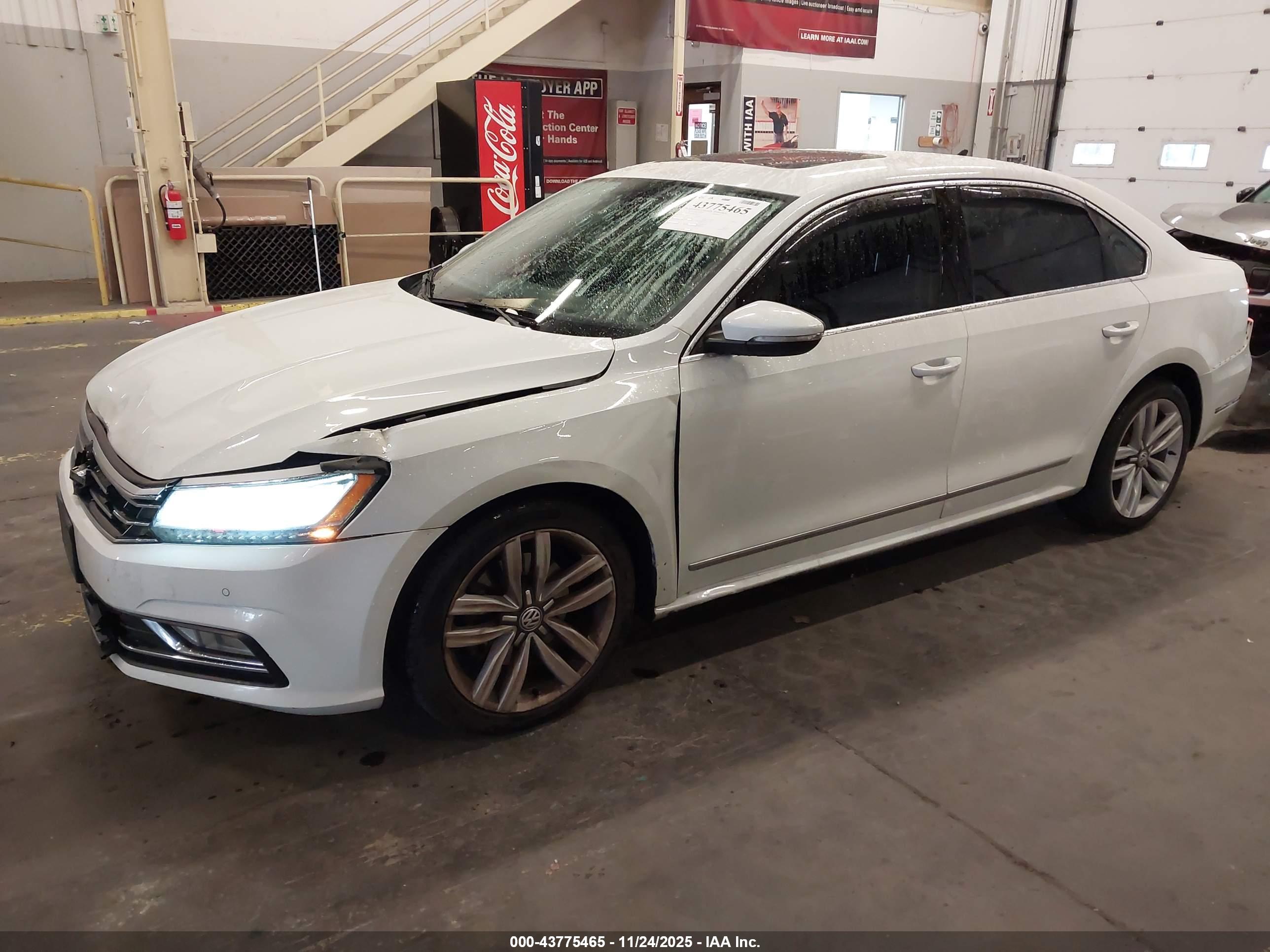 VOLKSWAGEN PASSAT image 2