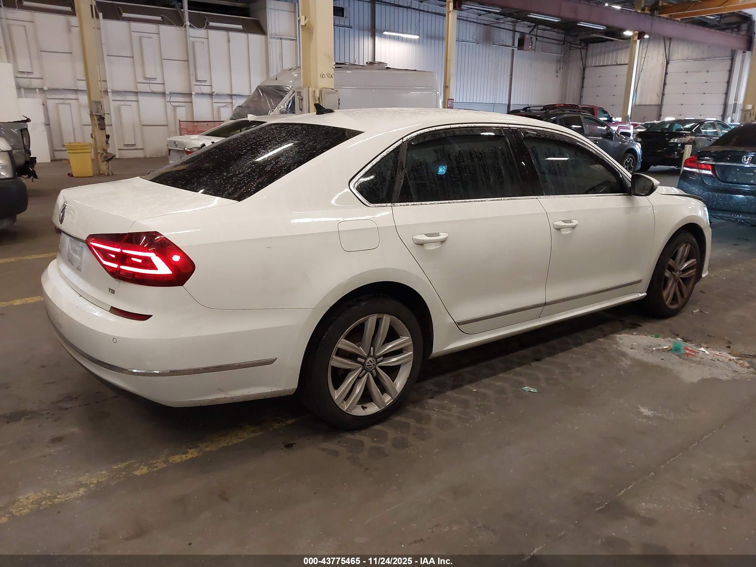 VOLKSWAGEN PASSAT image 4
