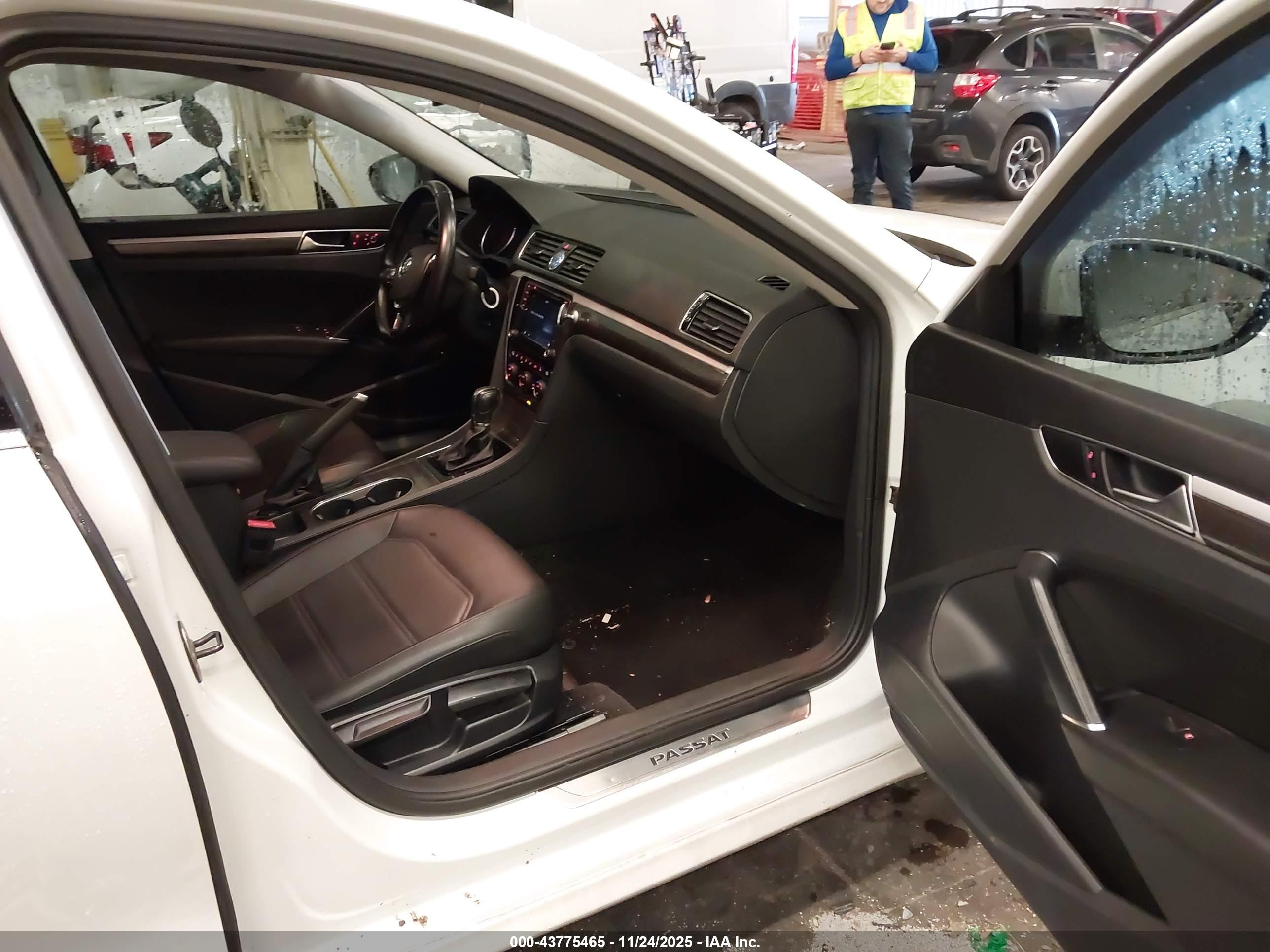 VOLKSWAGEN PASSAT image 5