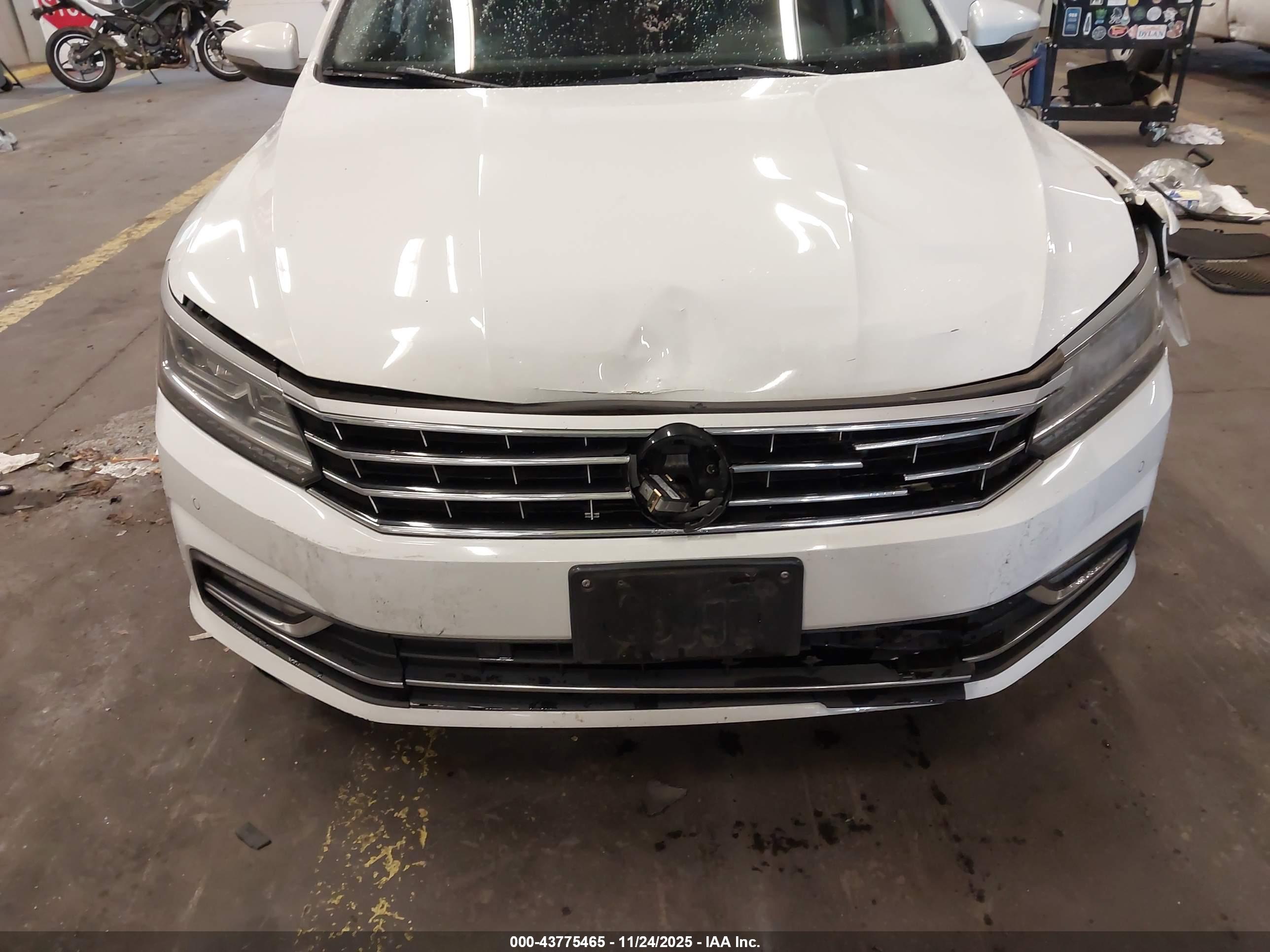 VOLKSWAGEN PASSAT image 6