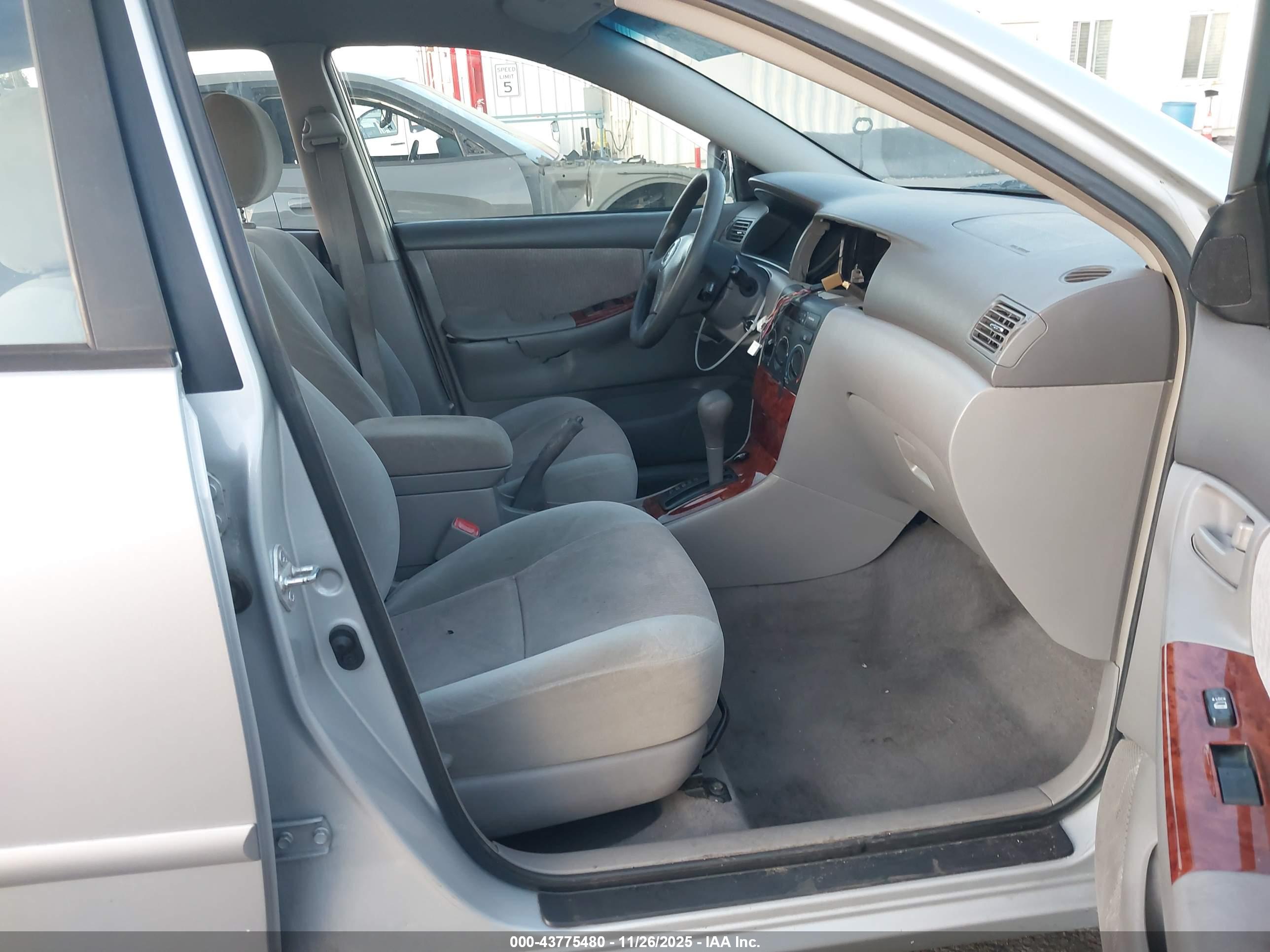 TOYOTA COROLLA image 5