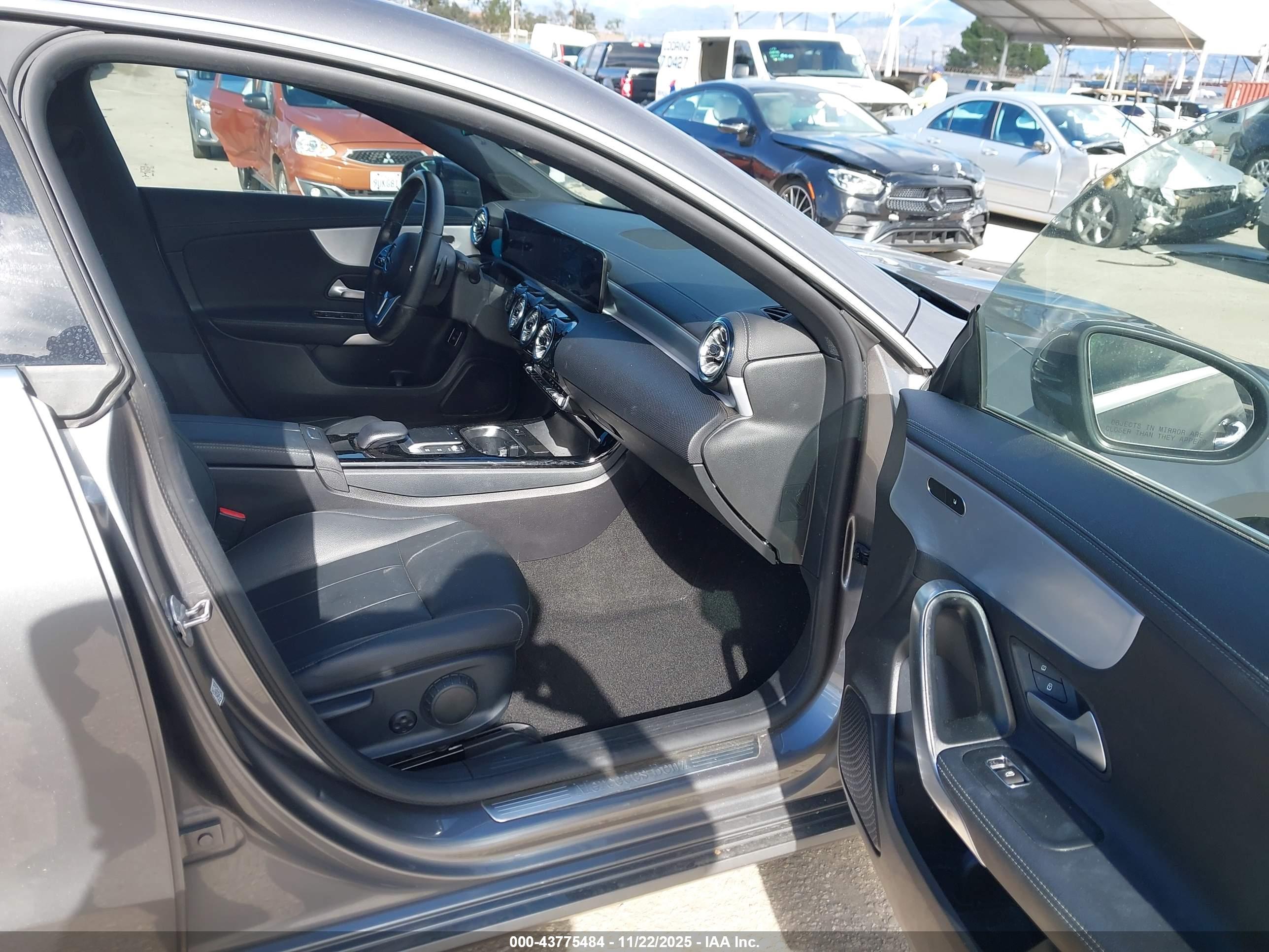 MERCEDES-BENZ CLA image 5