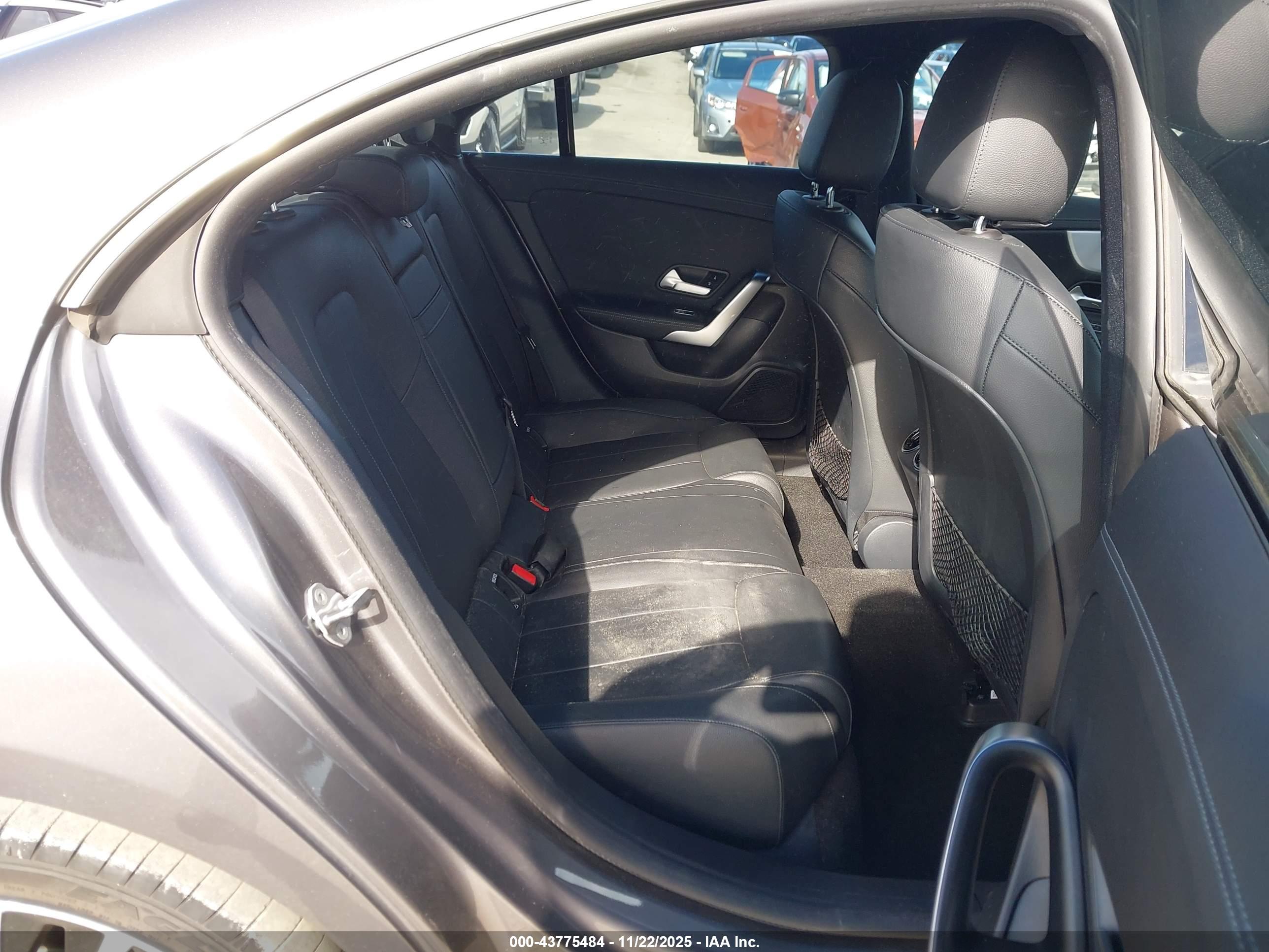 MERCEDES-BENZ CLA image 8