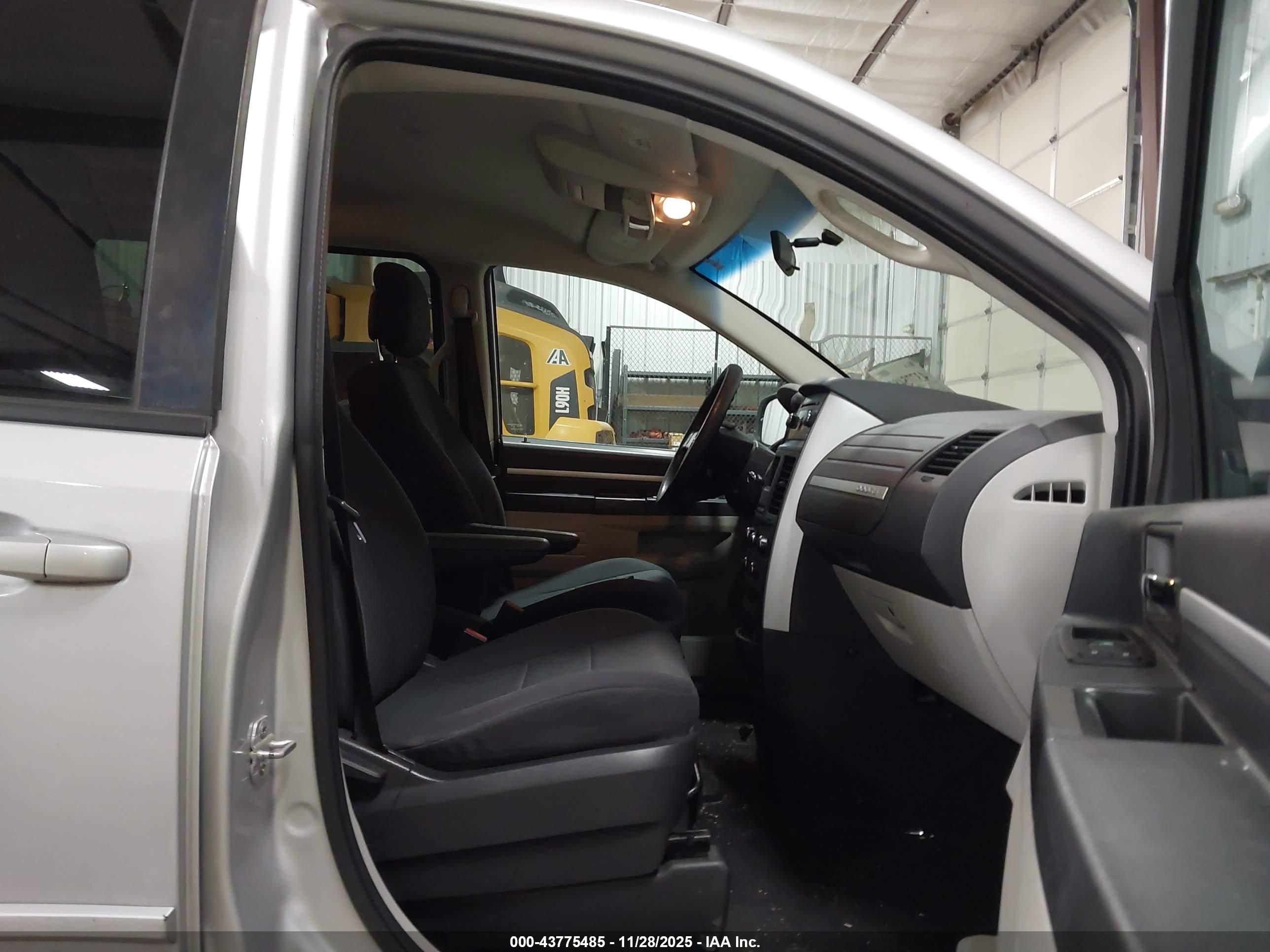 DODGE GRAND image 5