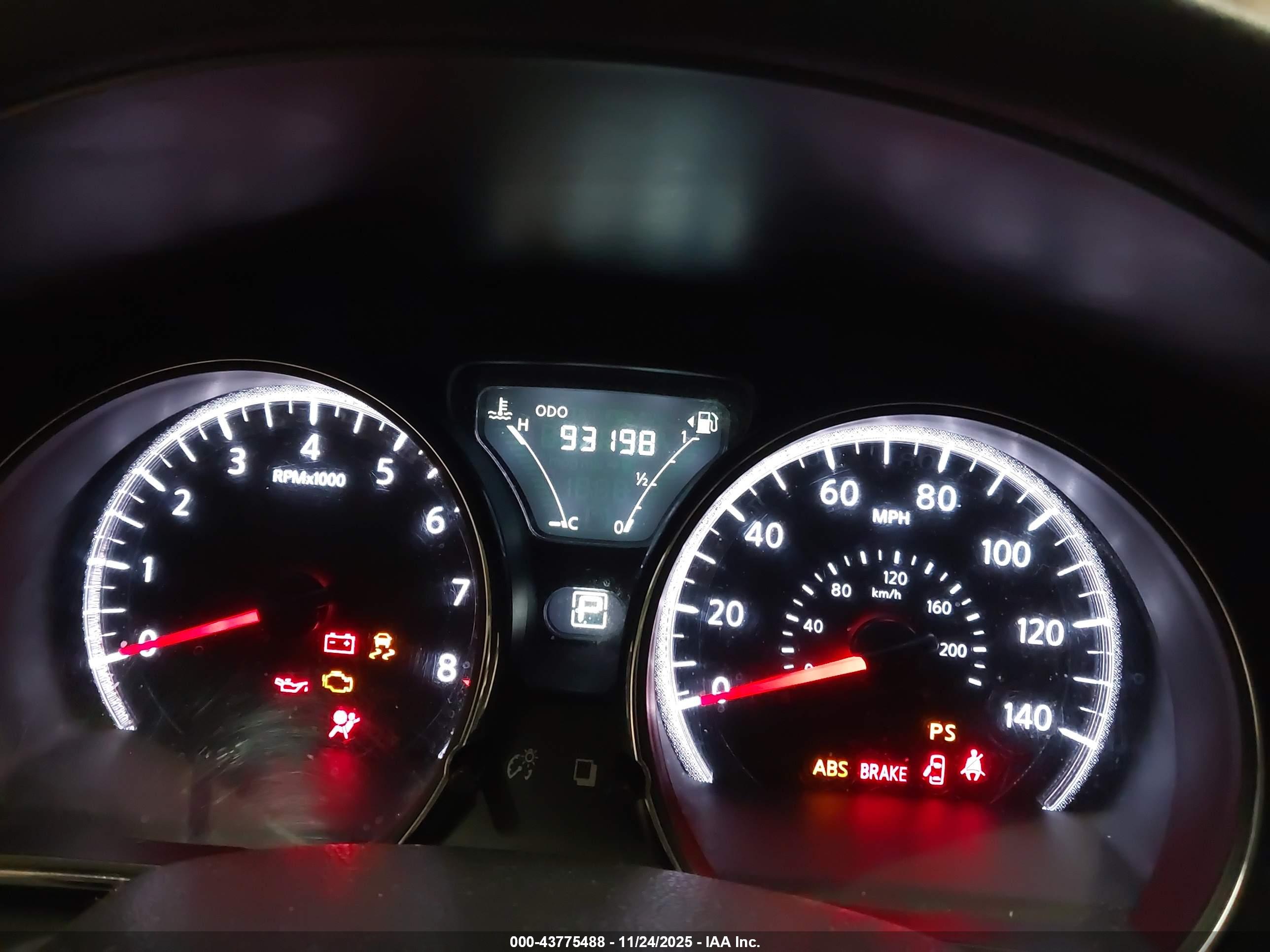 NISSAN VERSA image 7