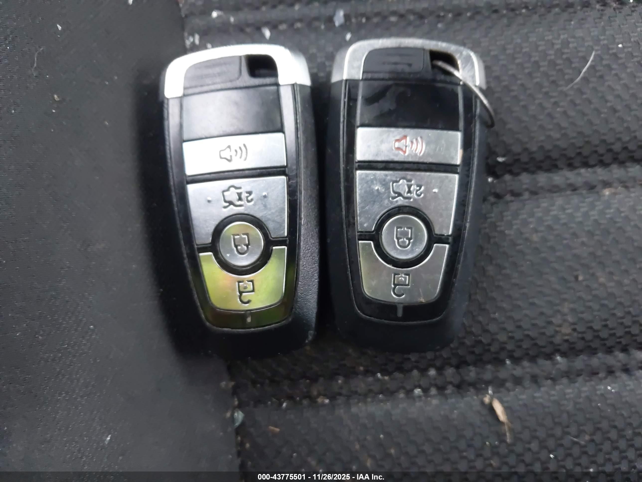FORD FUSION image 11