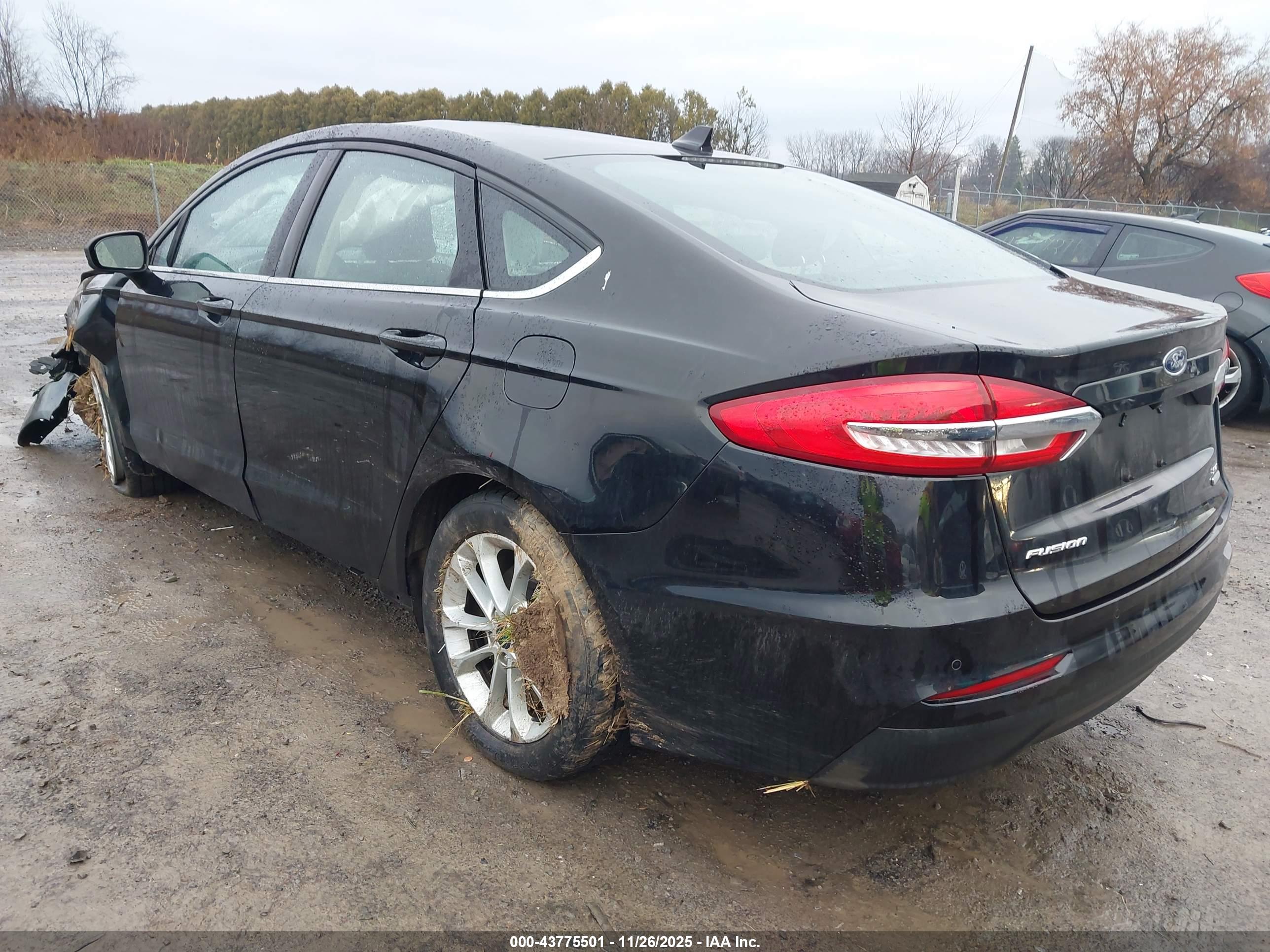 FORD FUSION image 3