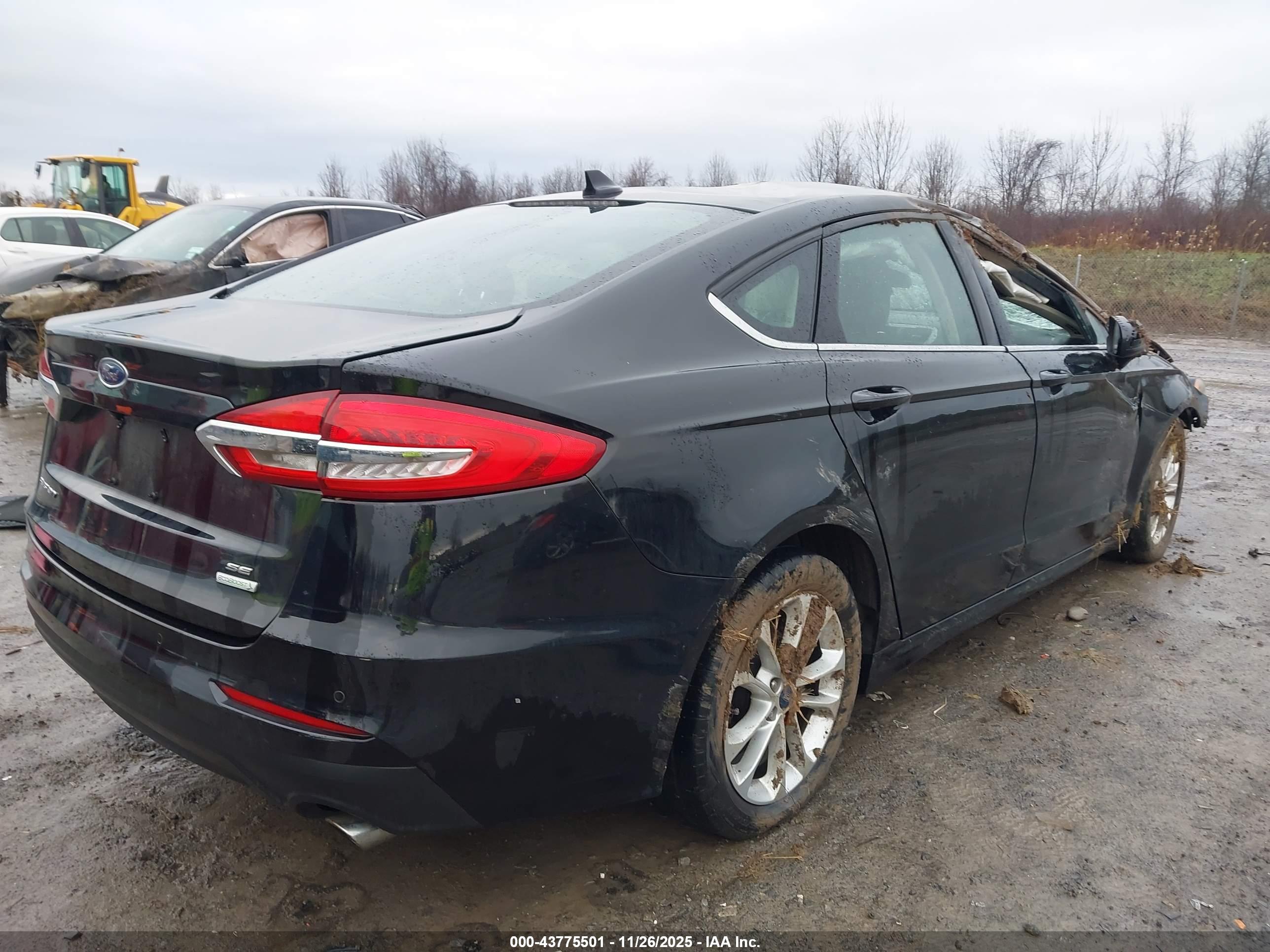 FORD FUSION image 4