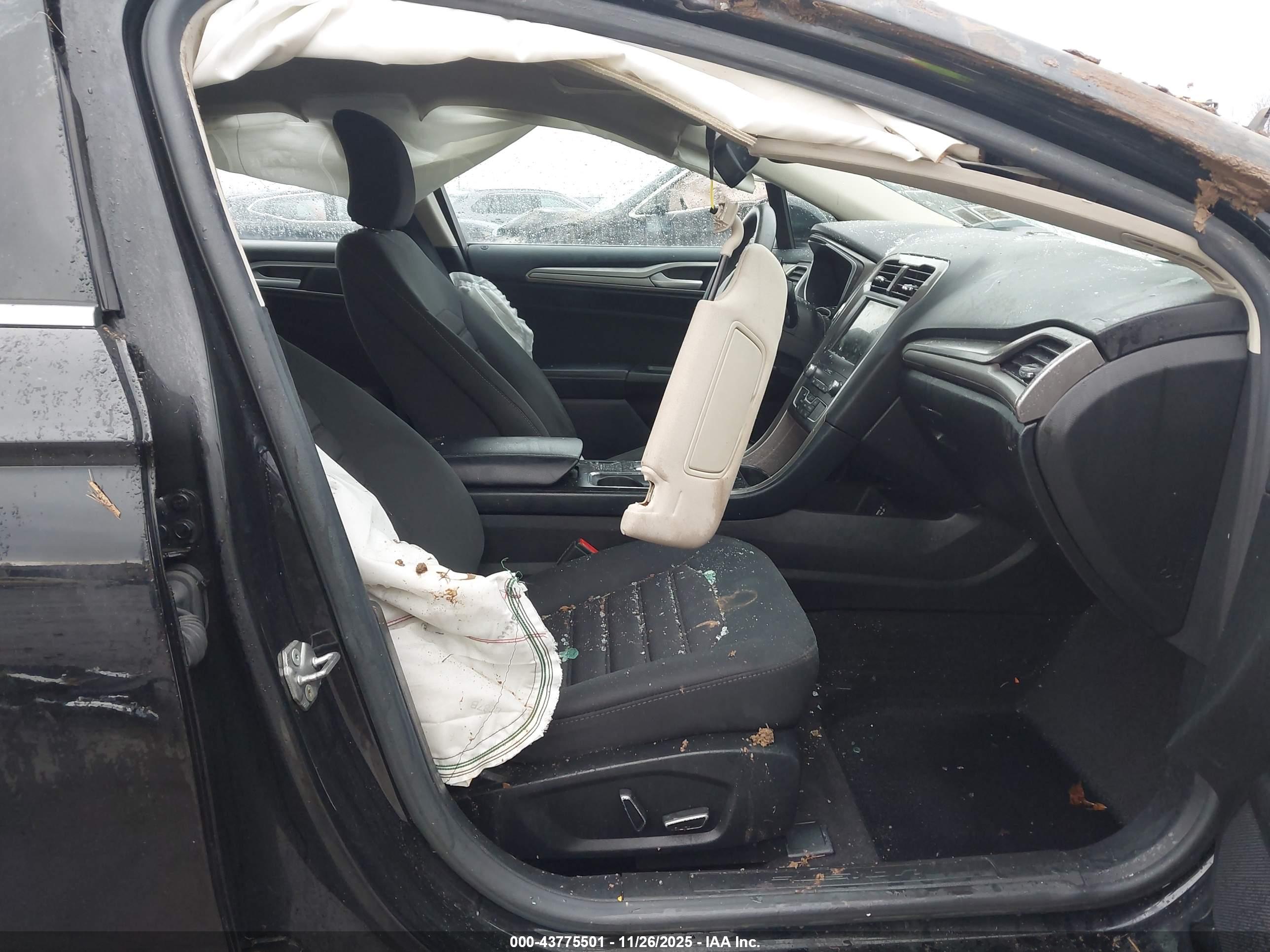 FORD FUSION image 5