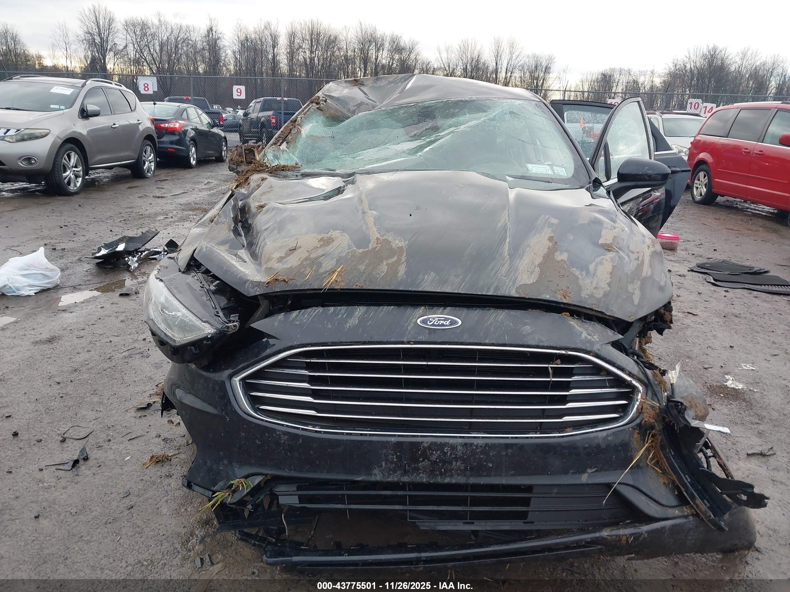 FORD FUSION image 6