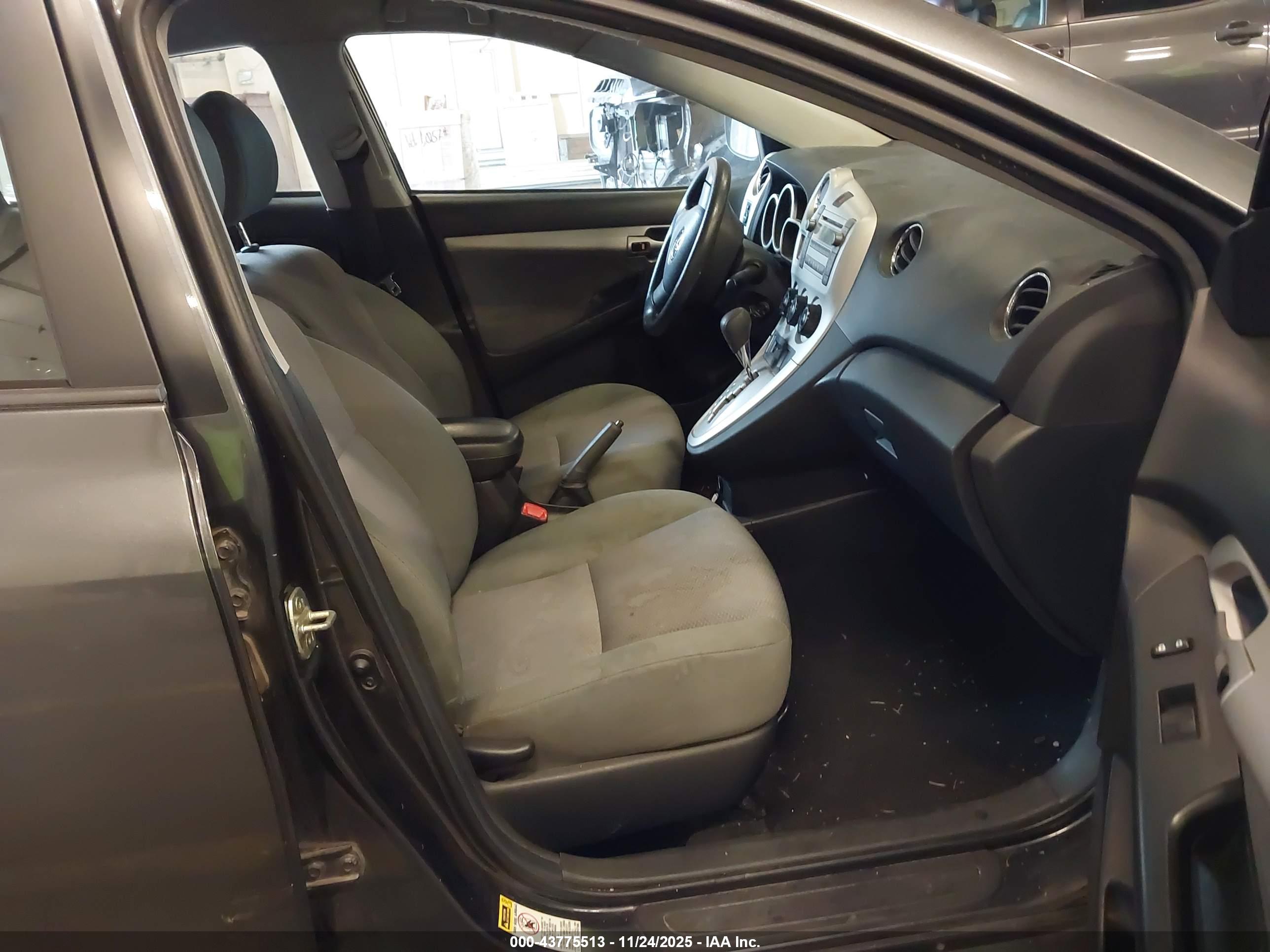 TOYOTA MATRIX image 5