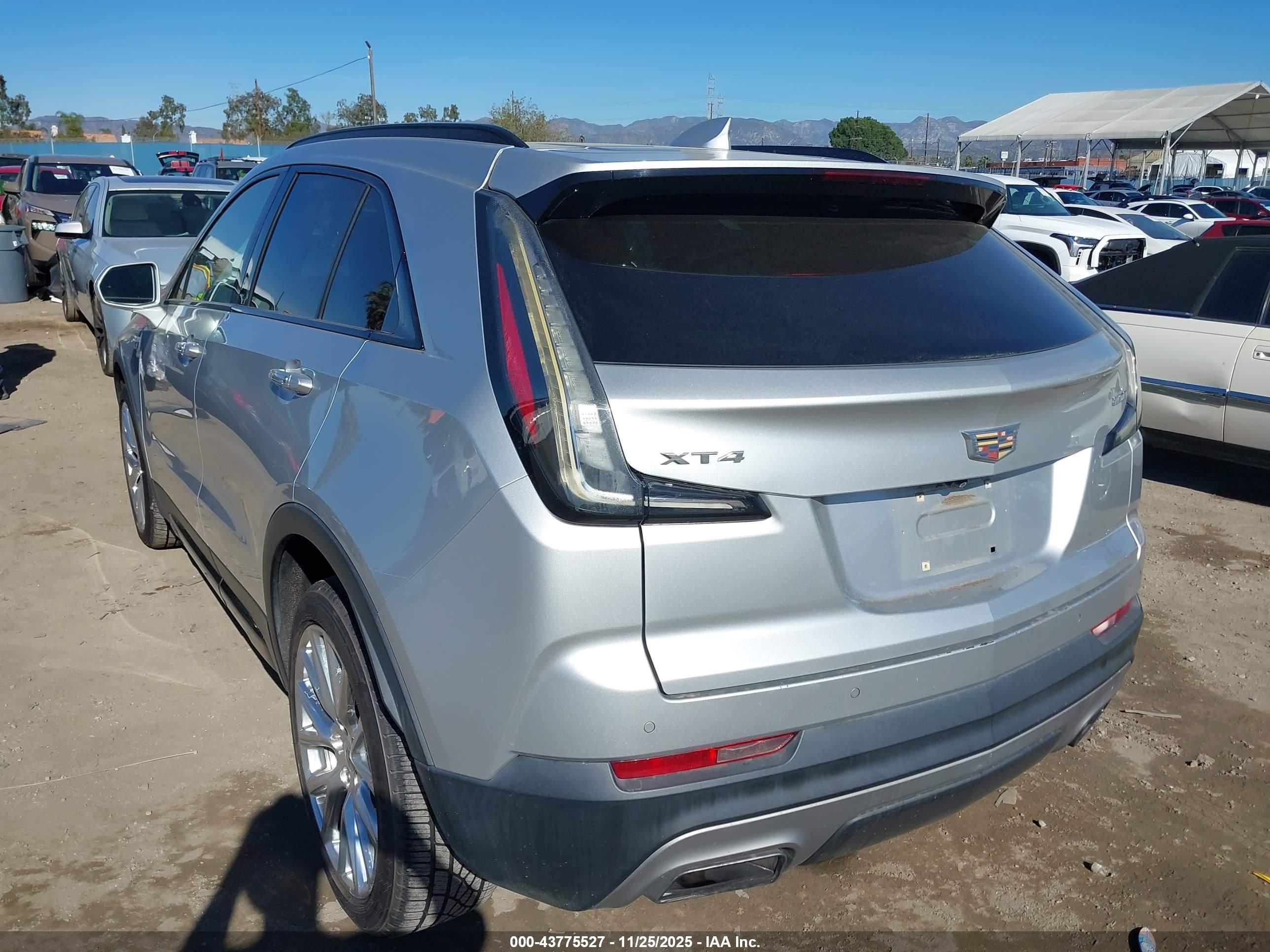 CADILLAC XT4 image 3