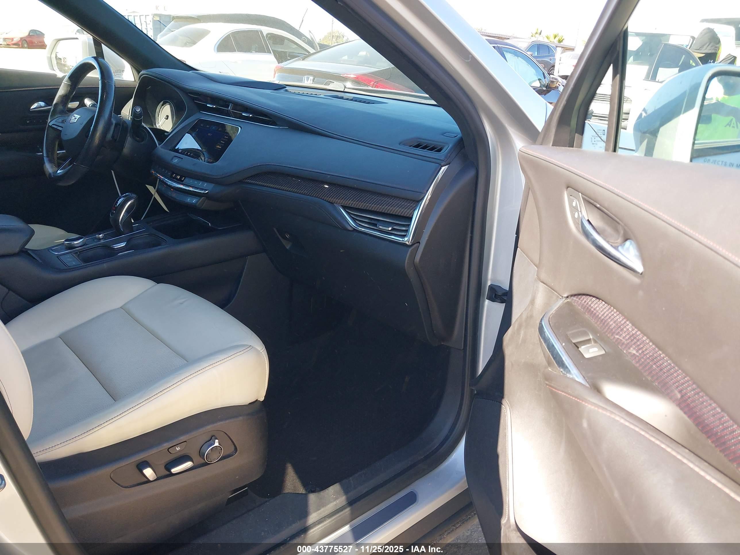 CADILLAC XT4 image 5