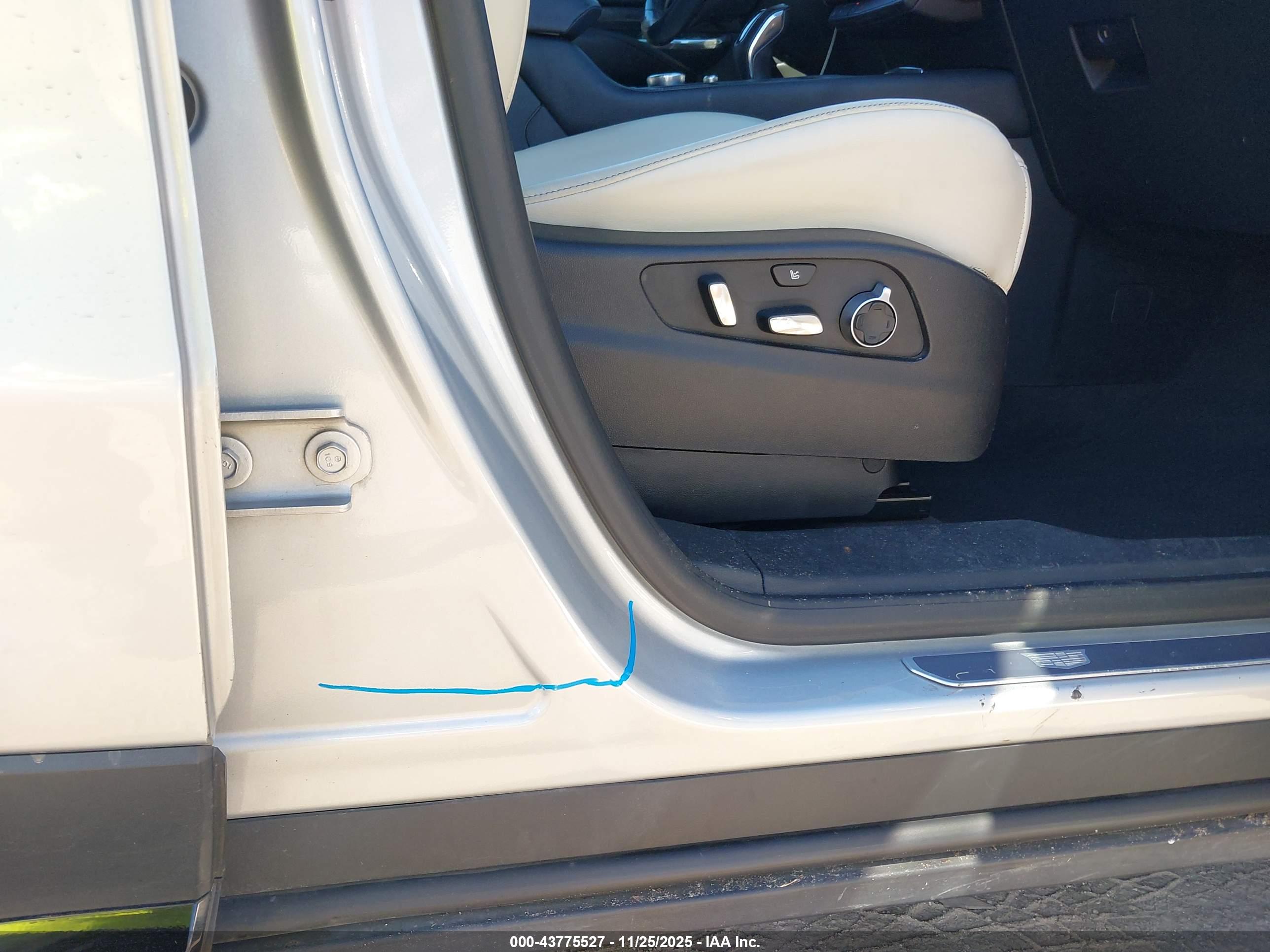CADILLAC XT4 image 6
