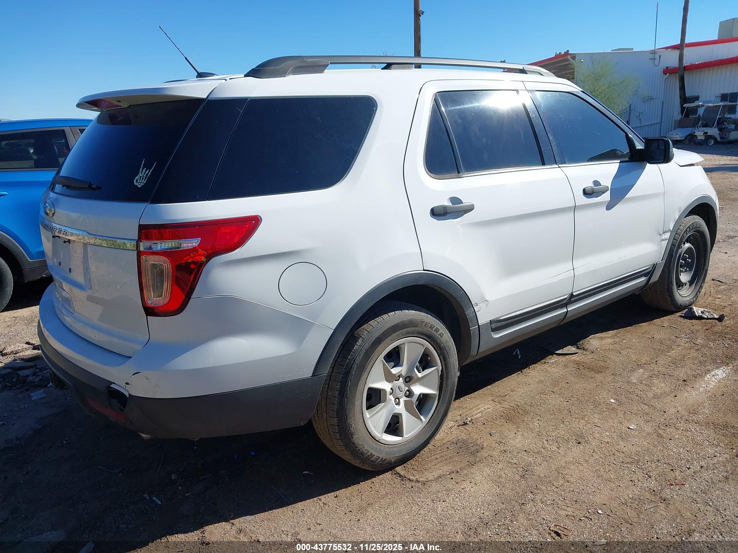 FORD EXPLORER image 4