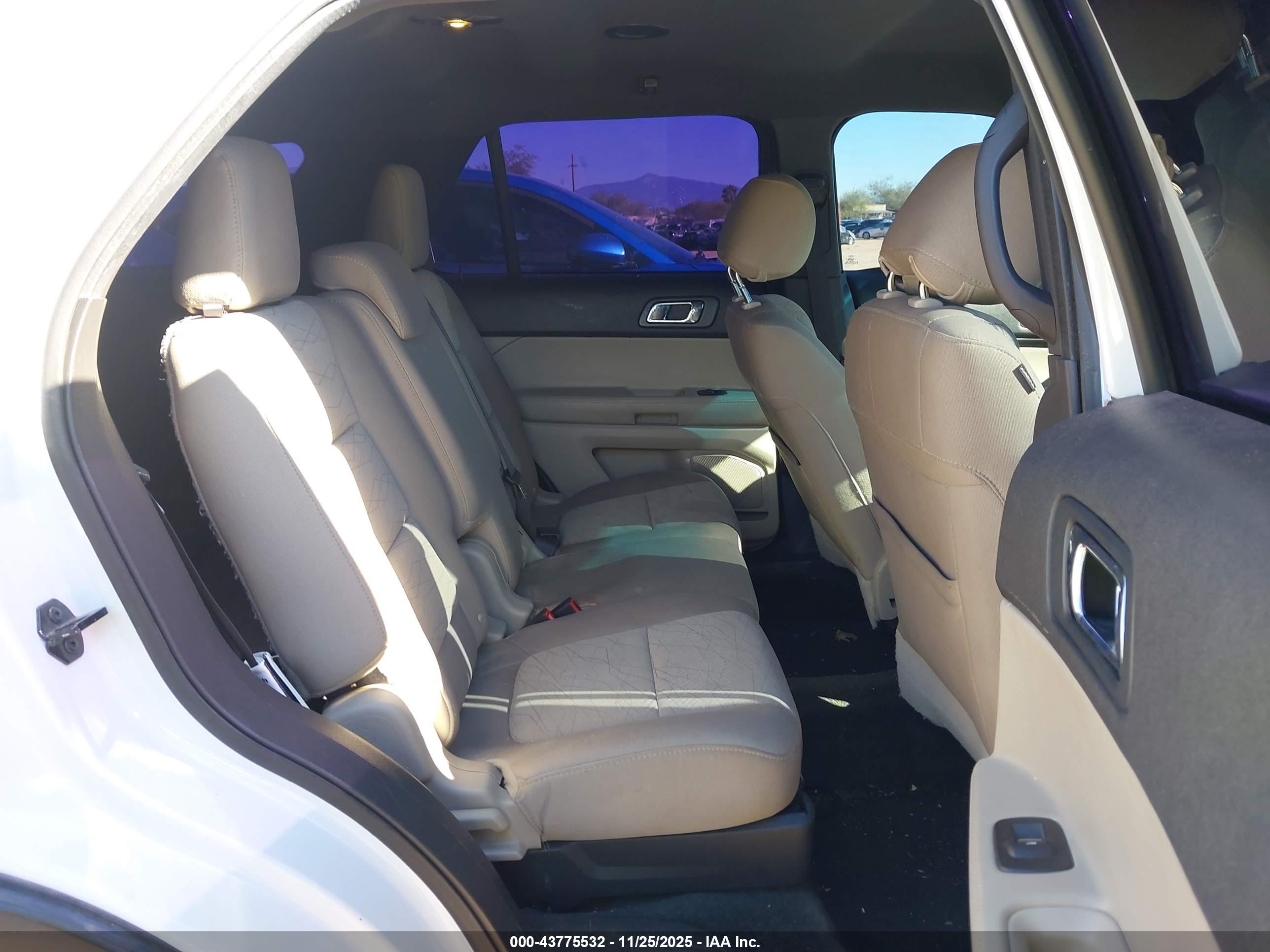 FORD EXPLORER image 8