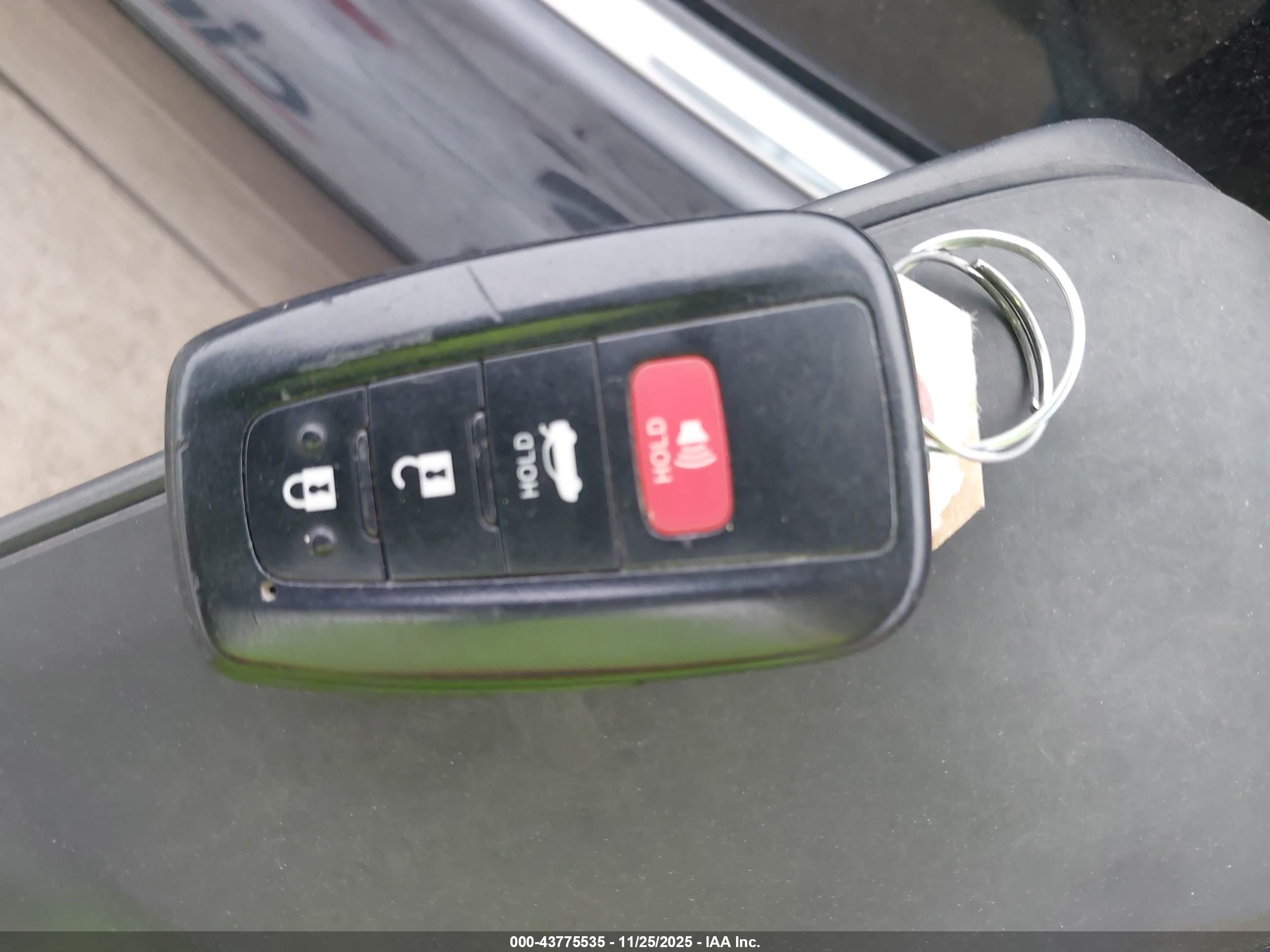 TOYOTA CAMRY image 11