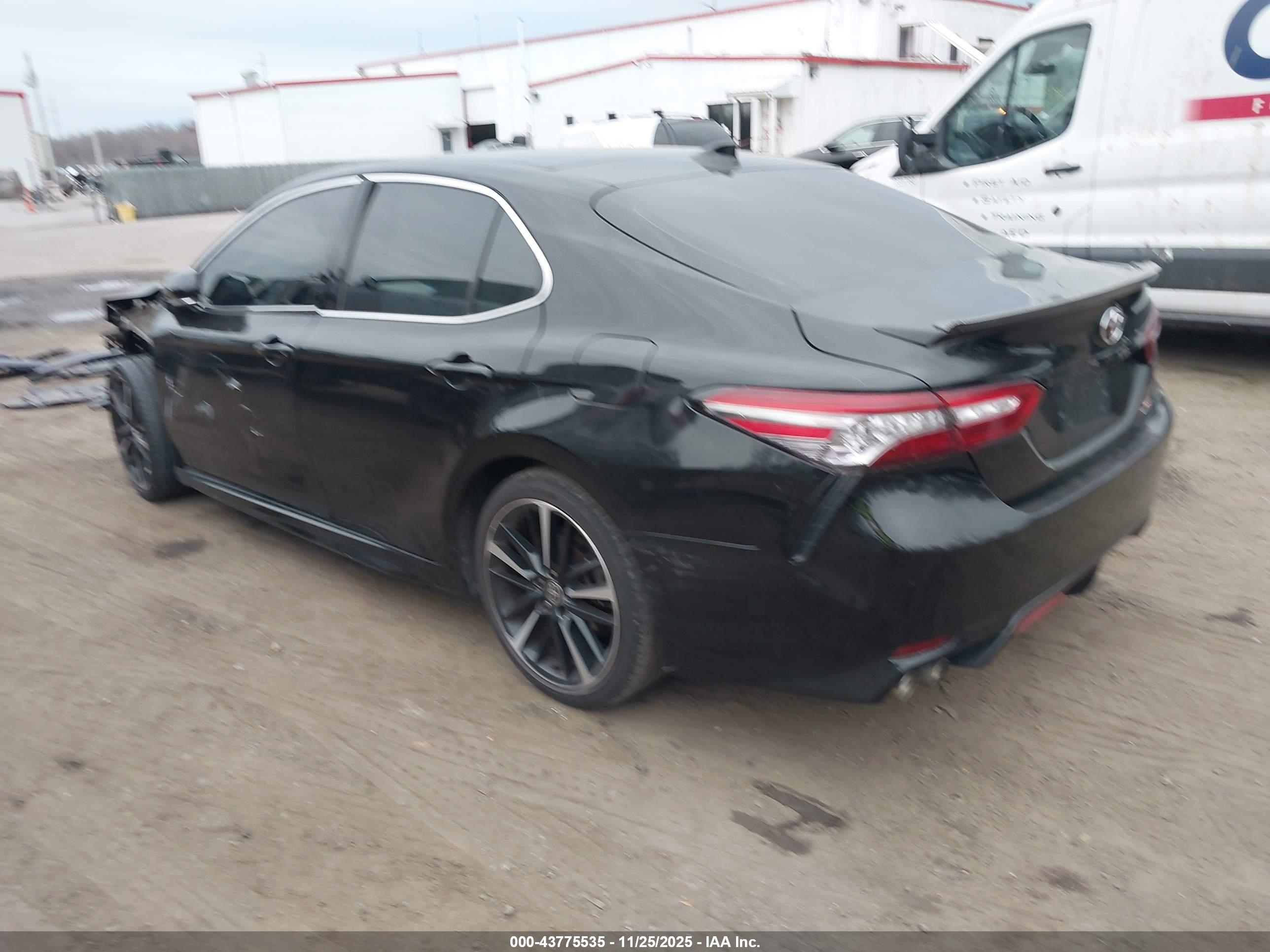 TOYOTA CAMRY image 3