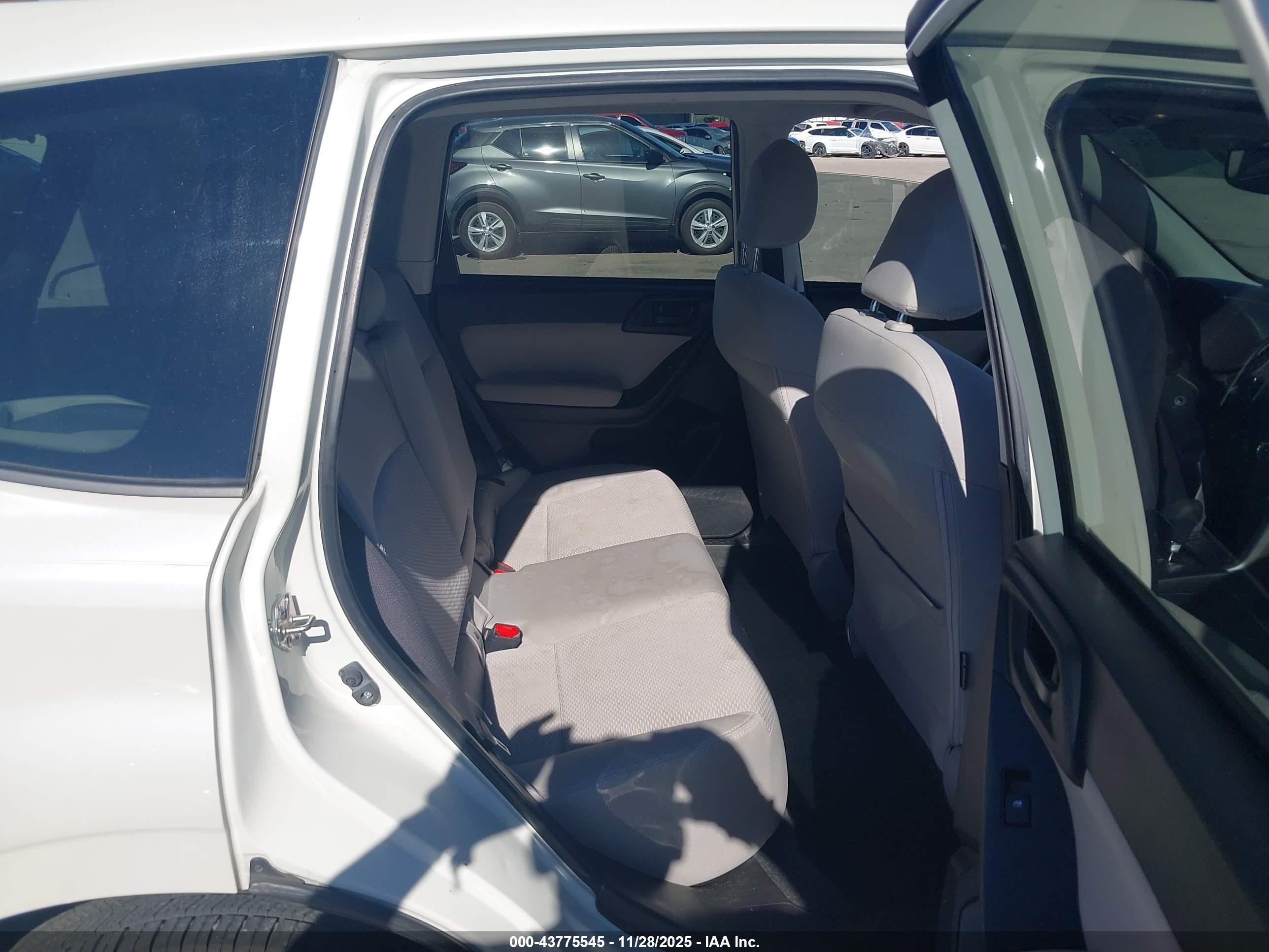 SUBARU FORESTER image 8