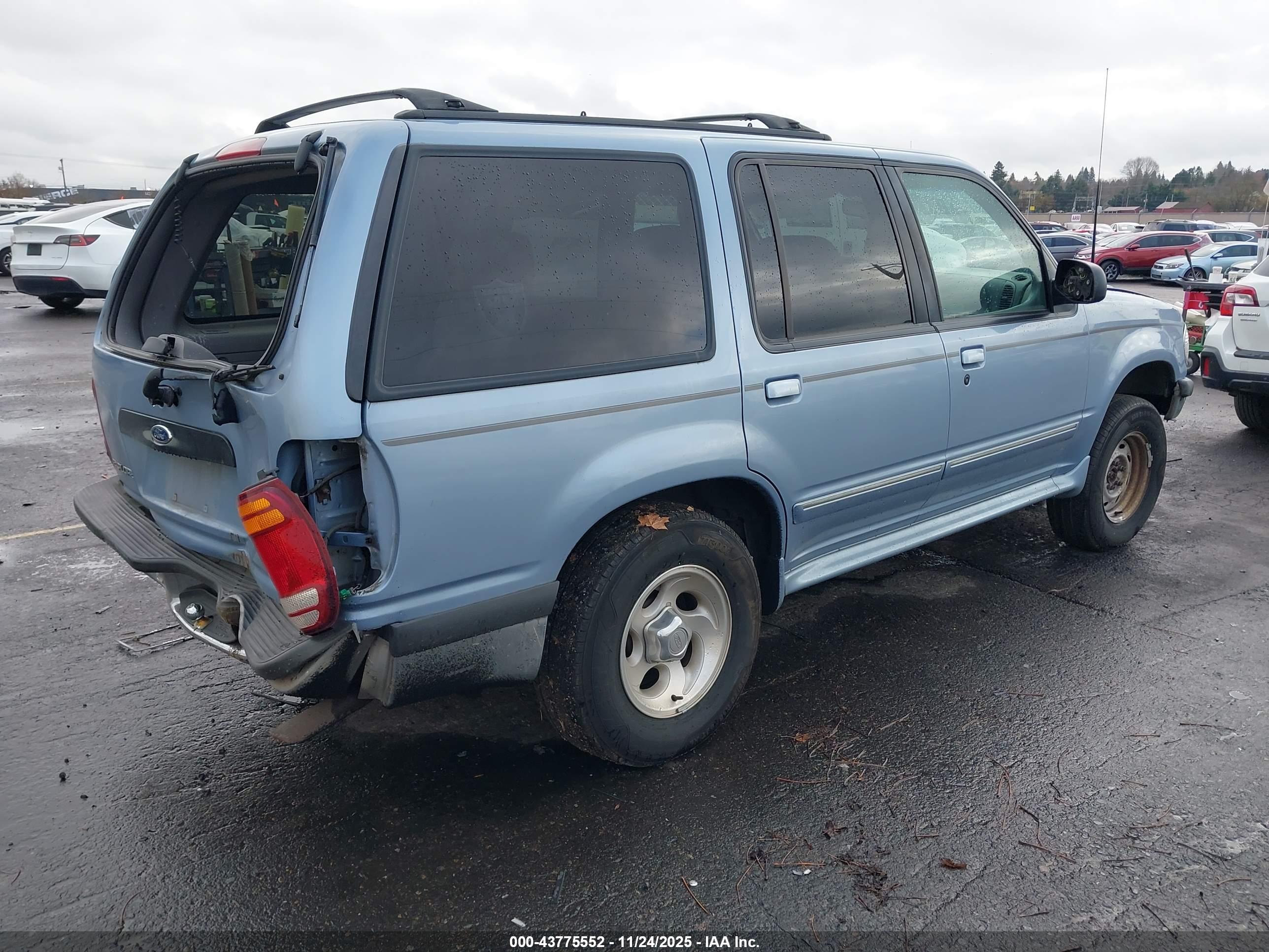 FORD EXPLORER image 4