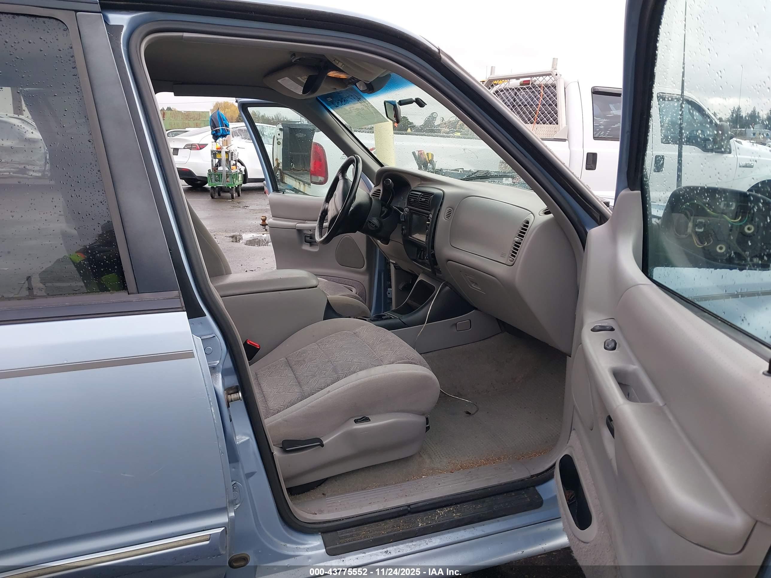 FORD EXPLORER image 5