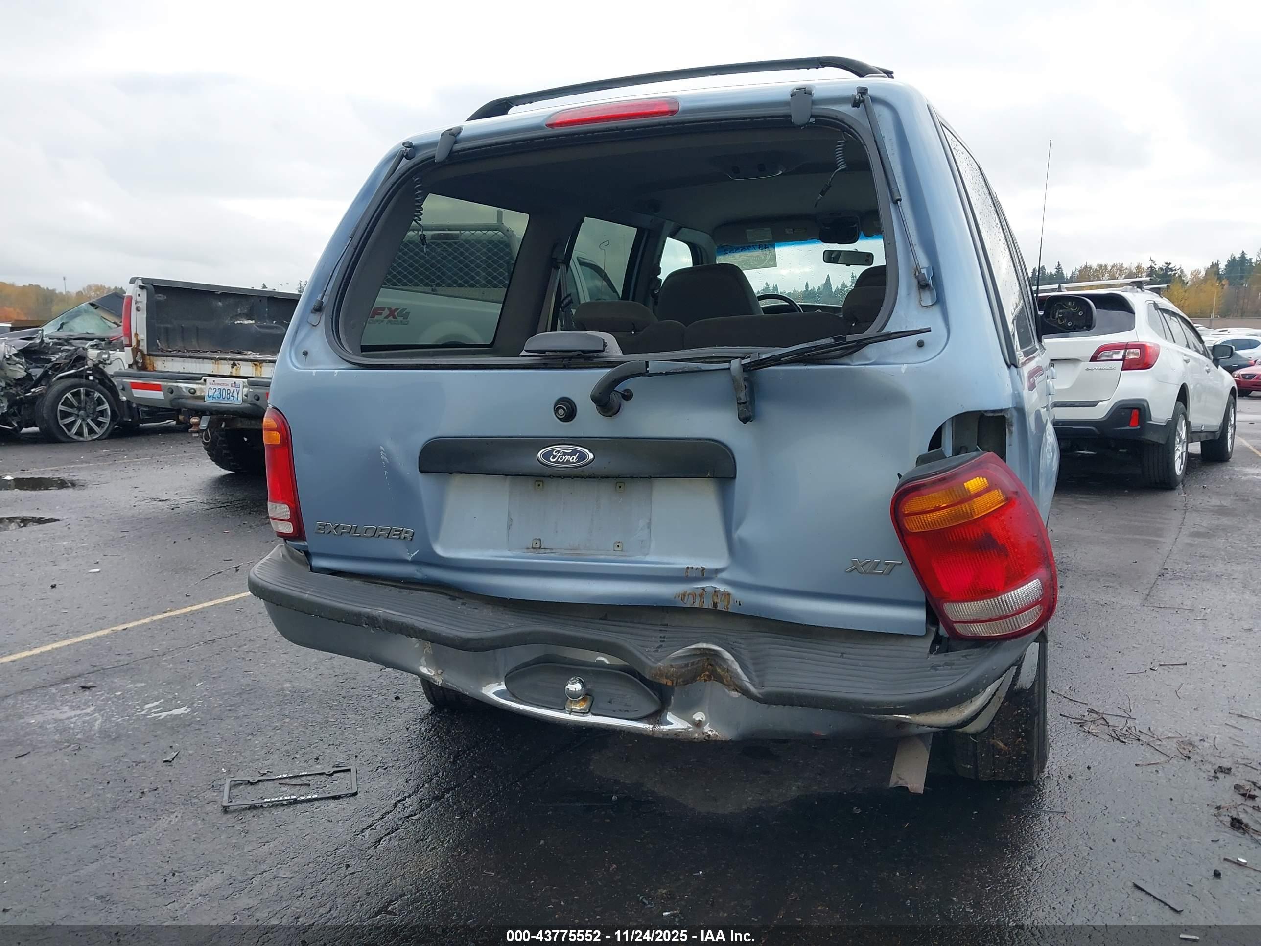 FORD EXPLORER image 6