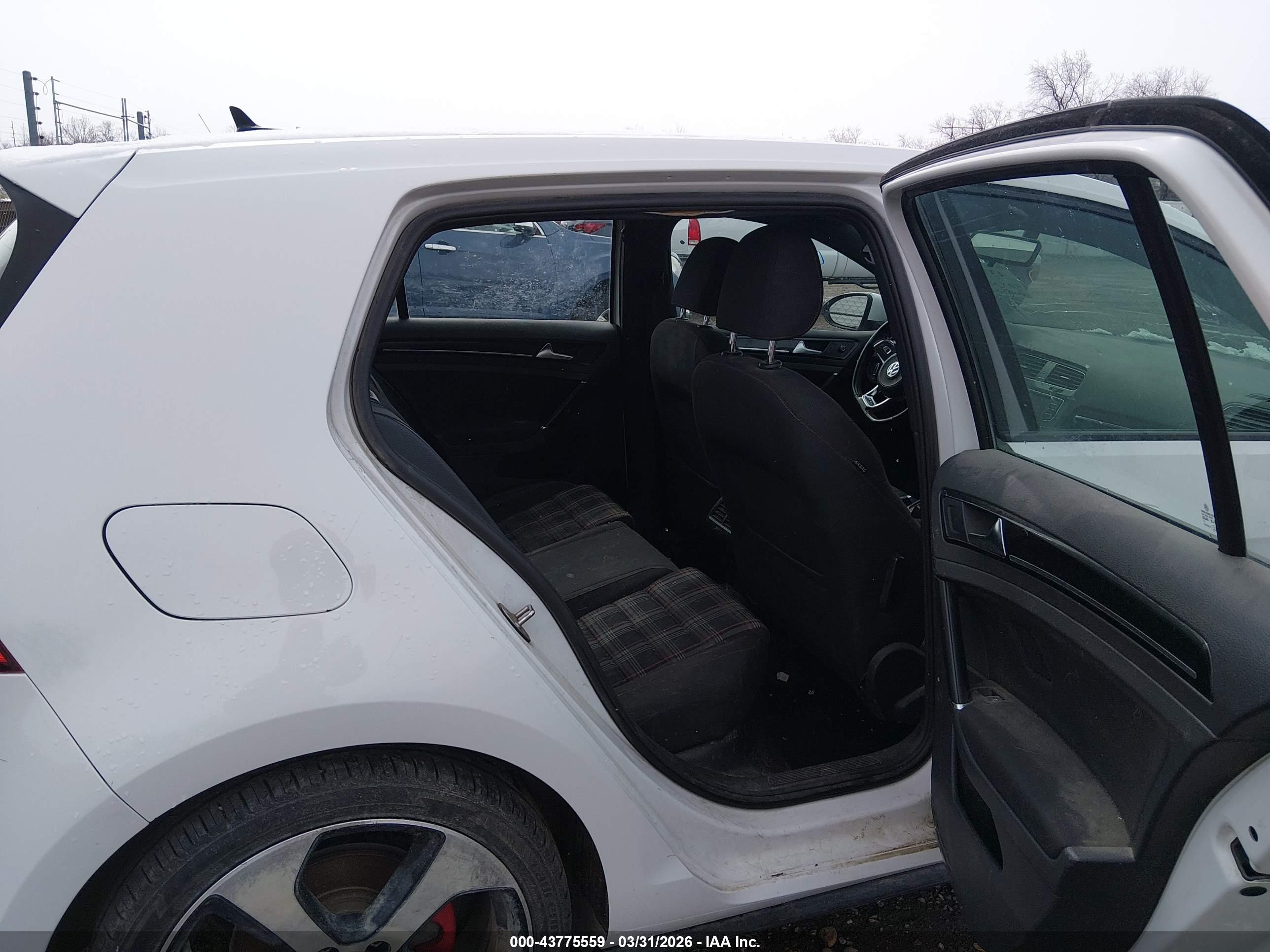 VOLKSWAGEN GOLF image 8