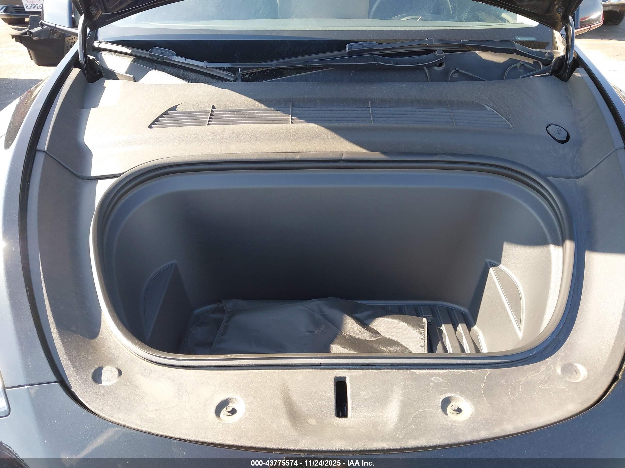TESLA MODEL image 10