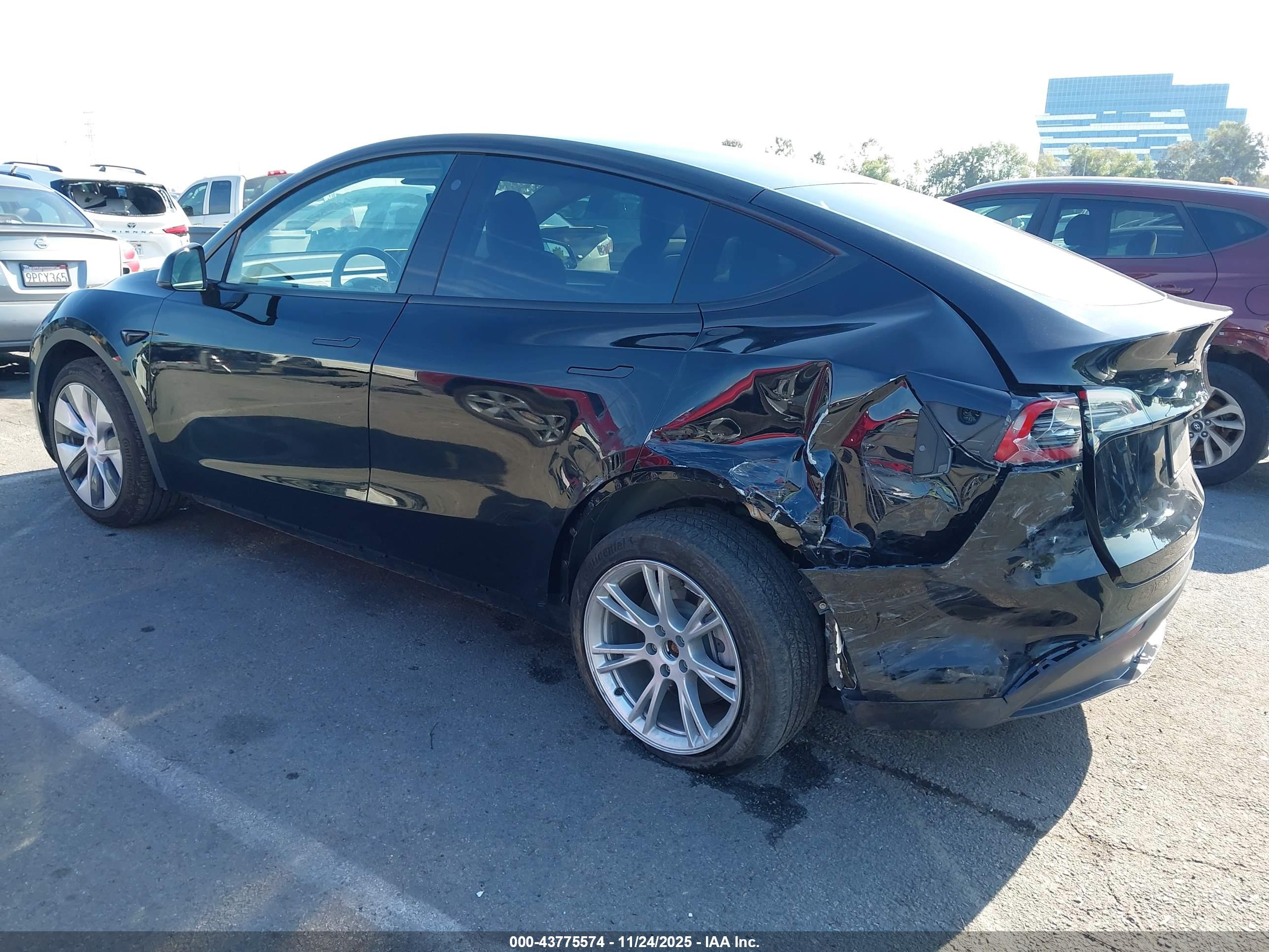 TESLA MODEL image 3