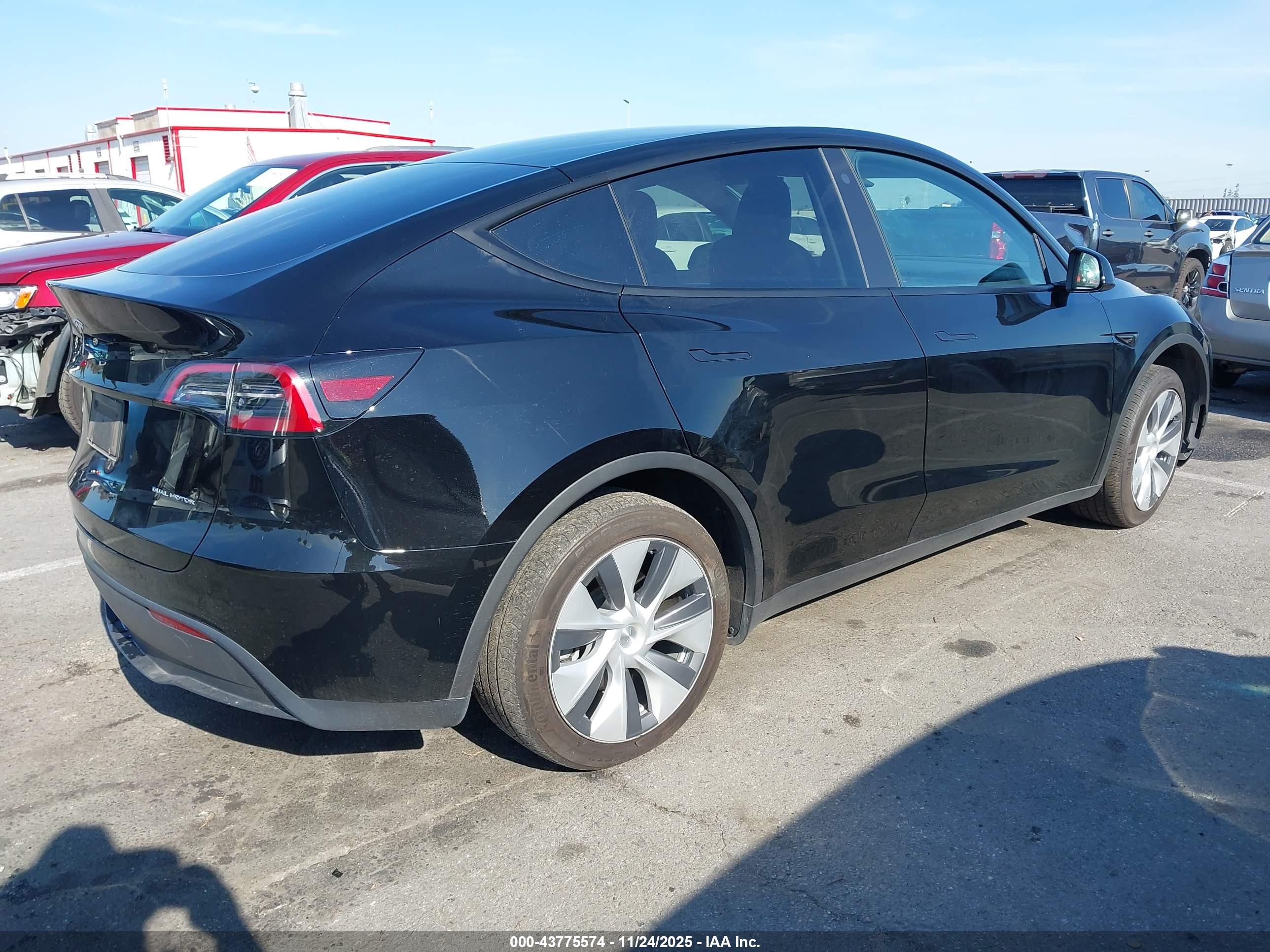TESLA MODEL image 4
