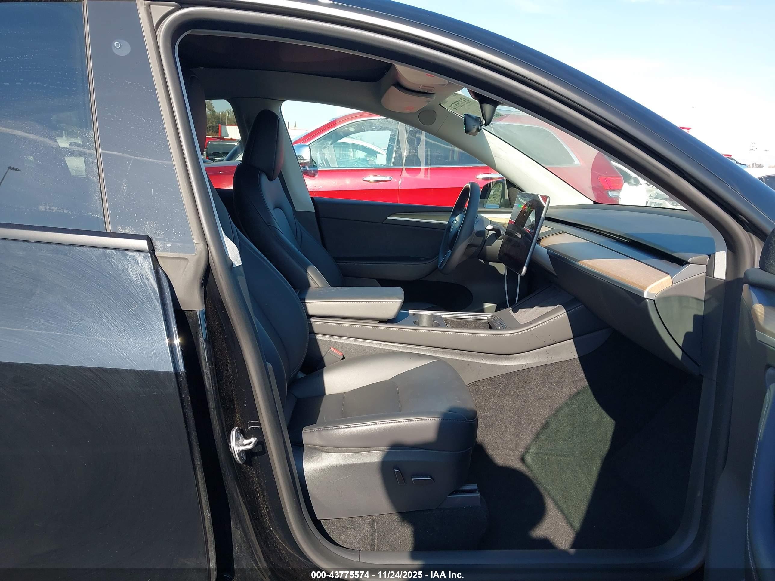 TESLA MODEL image 5