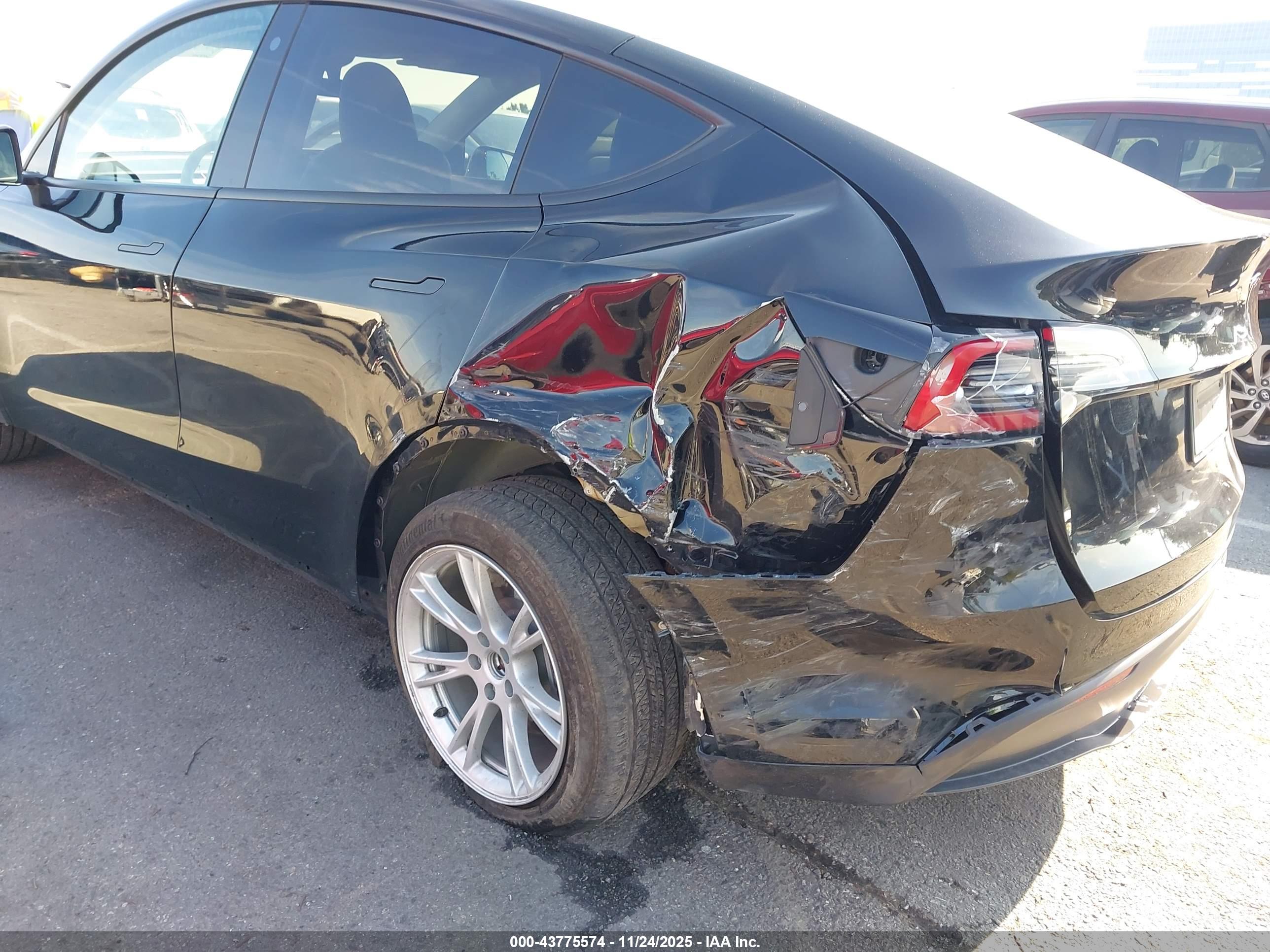 TESLA MODEL image 6