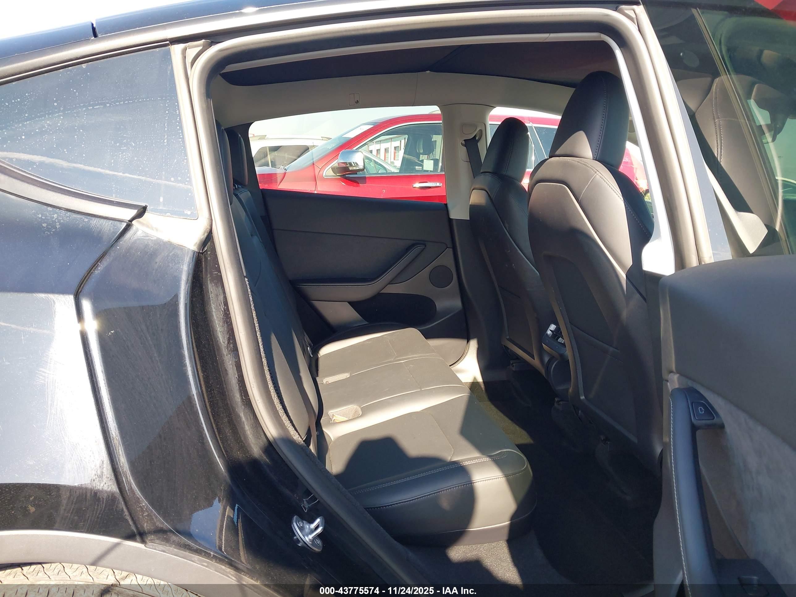 TESLA MODEL image 8