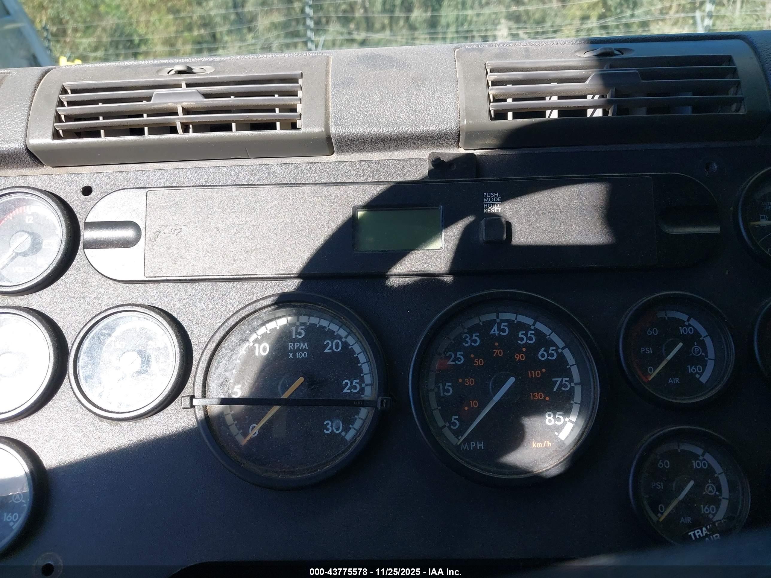 FREIGHTLINER CASCADIA image 6